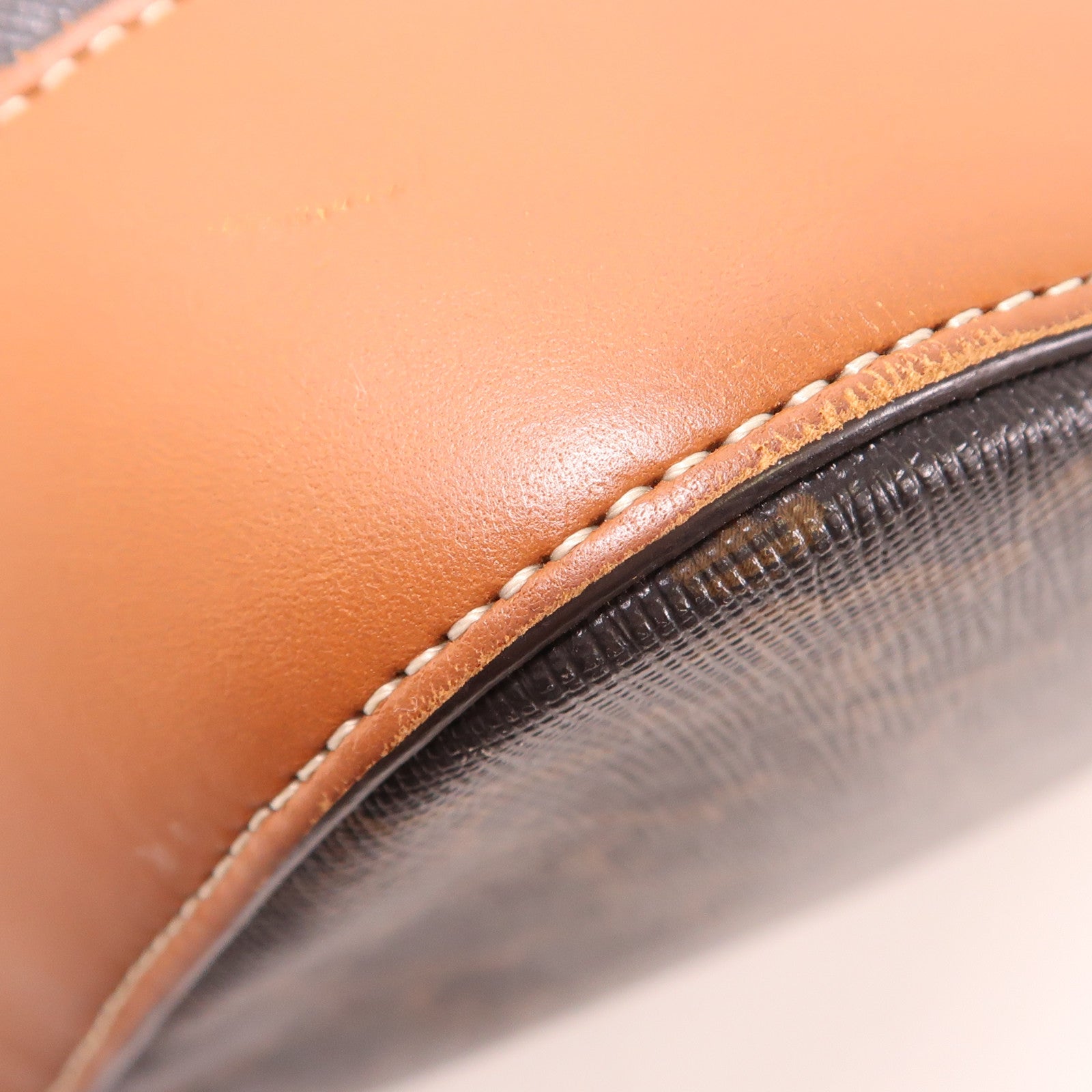 CELINE 塗層帆布Triomphe Bucket Medium金扣肩背袋