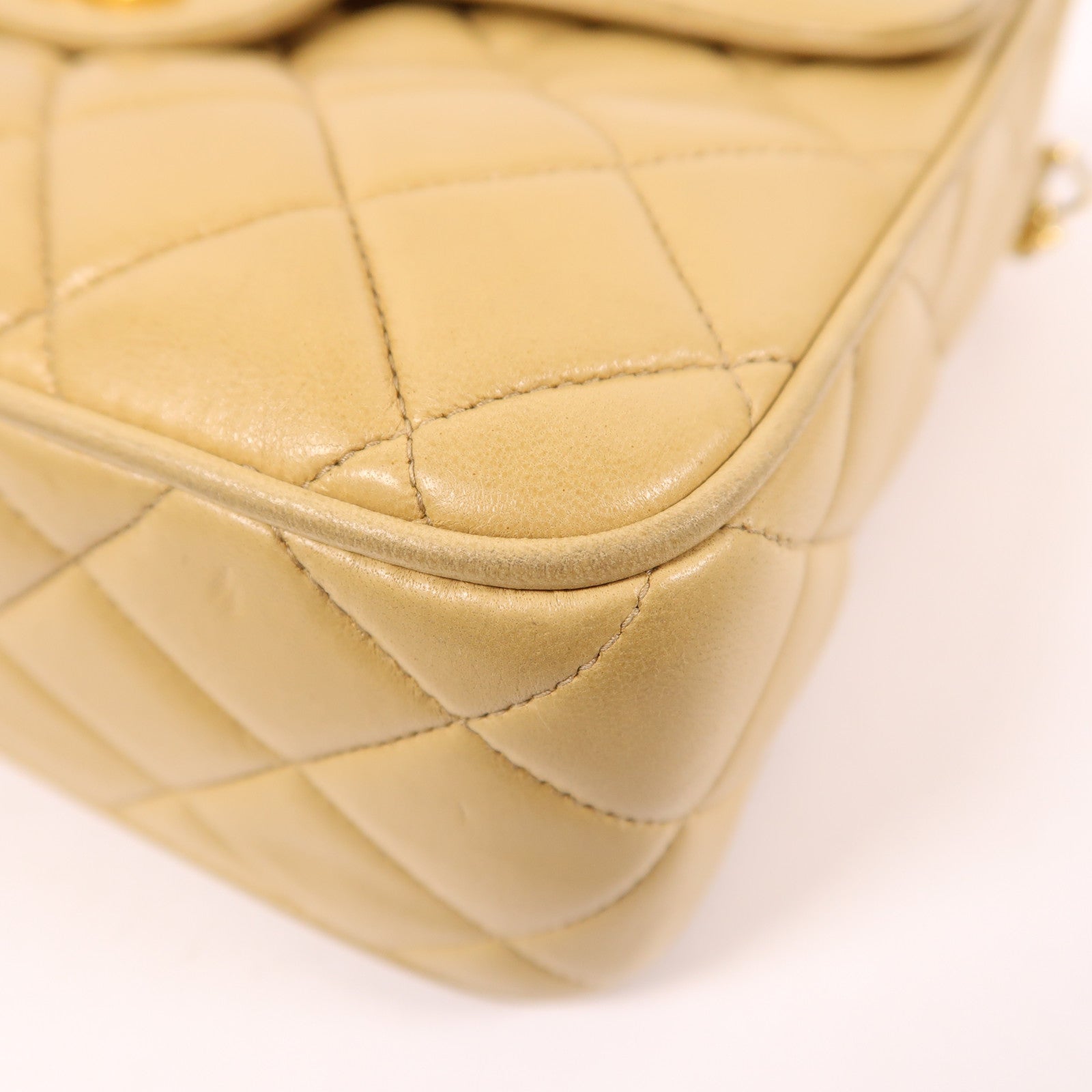 CHANEL 羊皮皮革Vintage Chain Shoulder金扣鏈帶肩背袋黃色