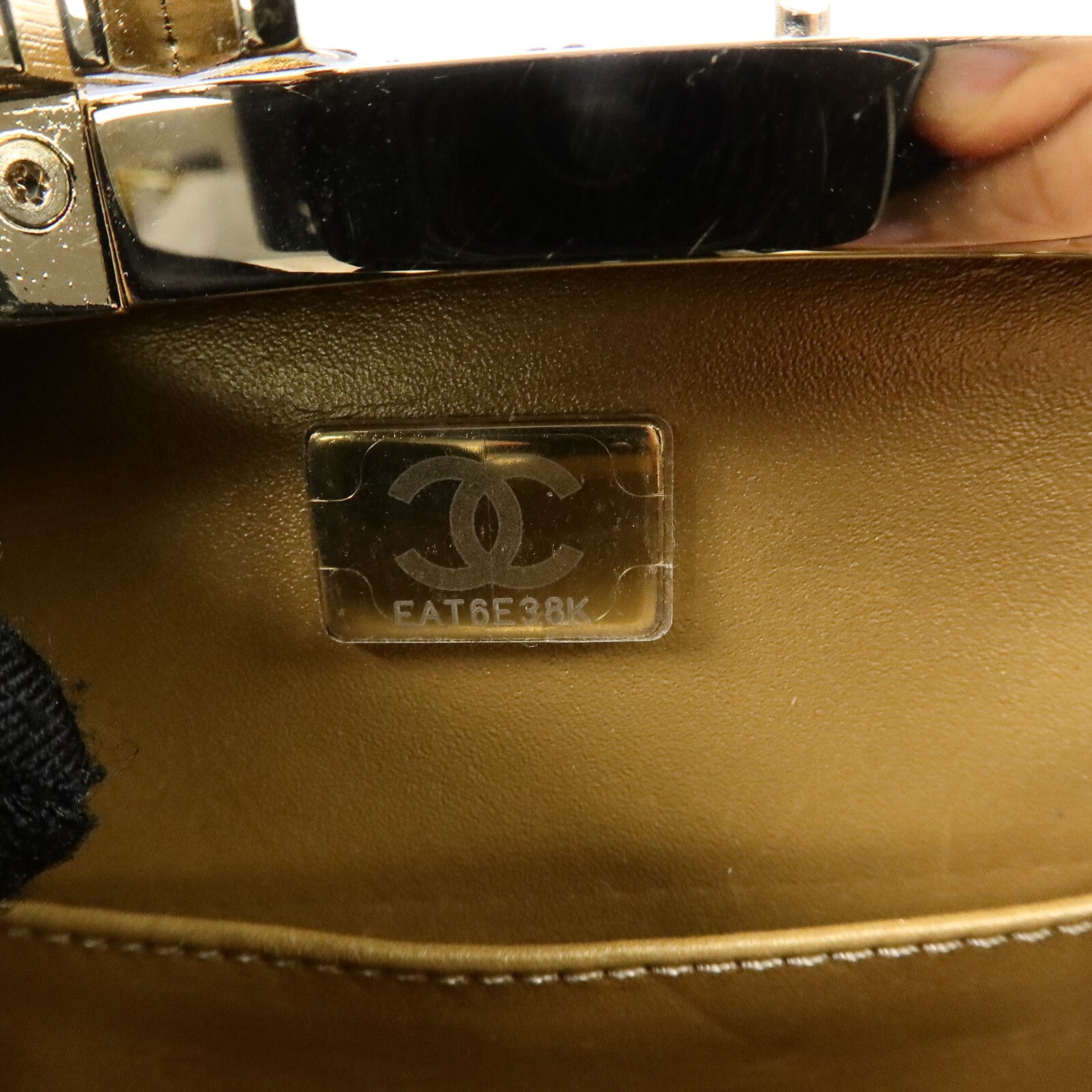 CHANEL 漆皮皮革Mini Camera Case鏈帶肩背袋
