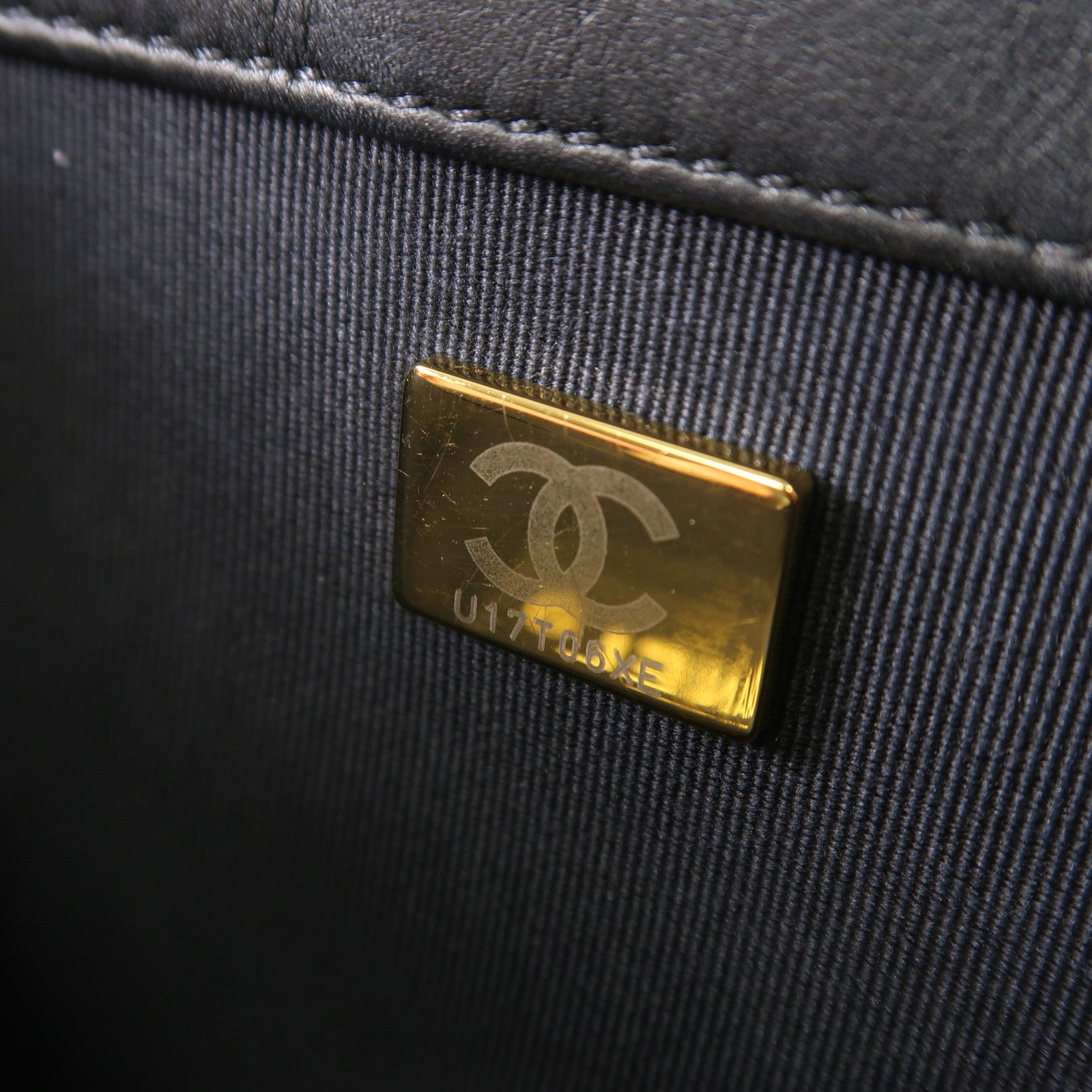 CHANEL 菱格皮革Boy 20金扣鏈帶肩背袋黑色
