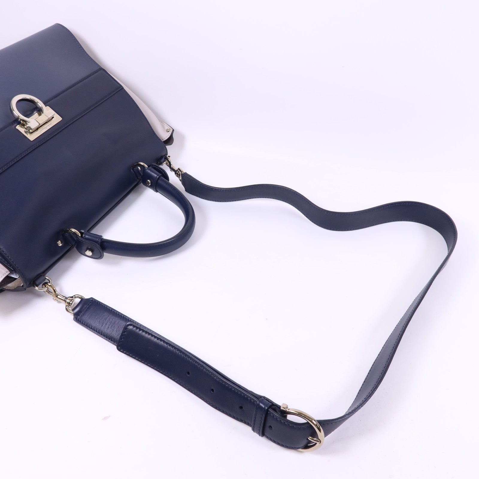 Salvatore Ferragamo 牛皮皮革2 Way Shoulder Bag銀扣手挽肩背兩用袋