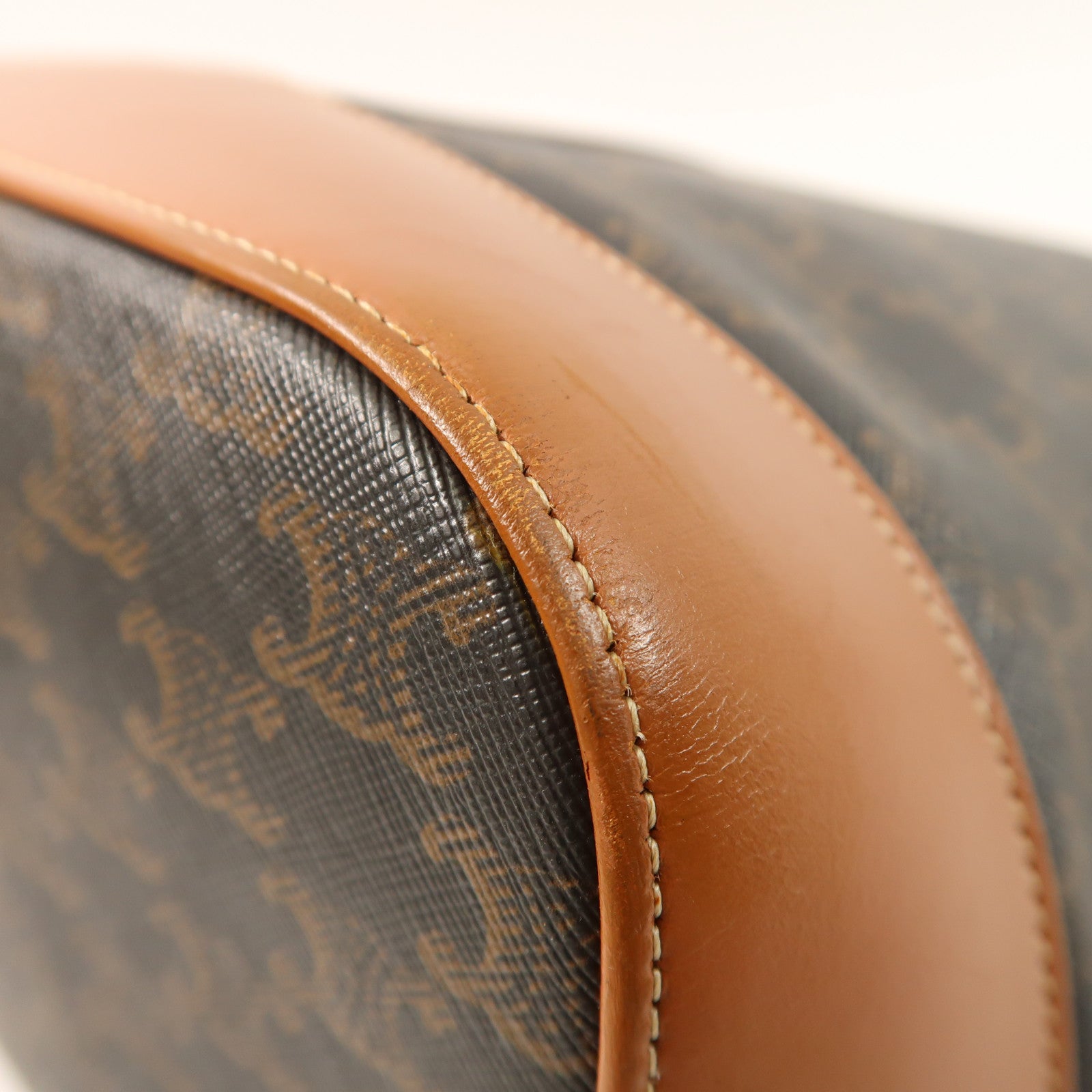 CELINE 塗層帆布Medium Bucket In Triomphe金扣肩背袋