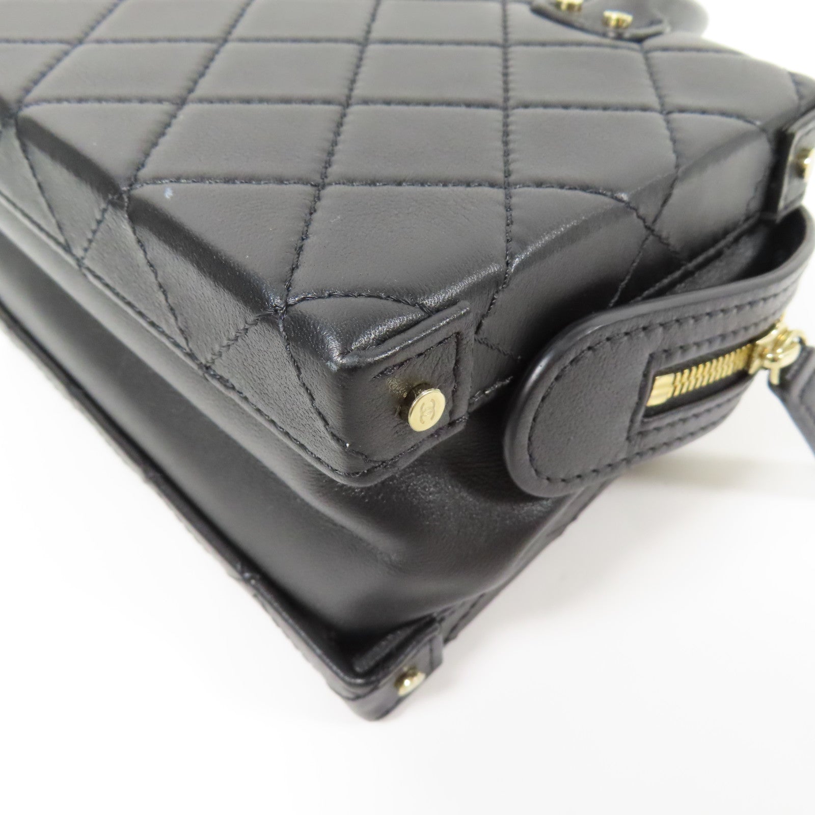 CHANEL 牛皮皮革Cosmetic Case金扣手挽肩背兩用袋