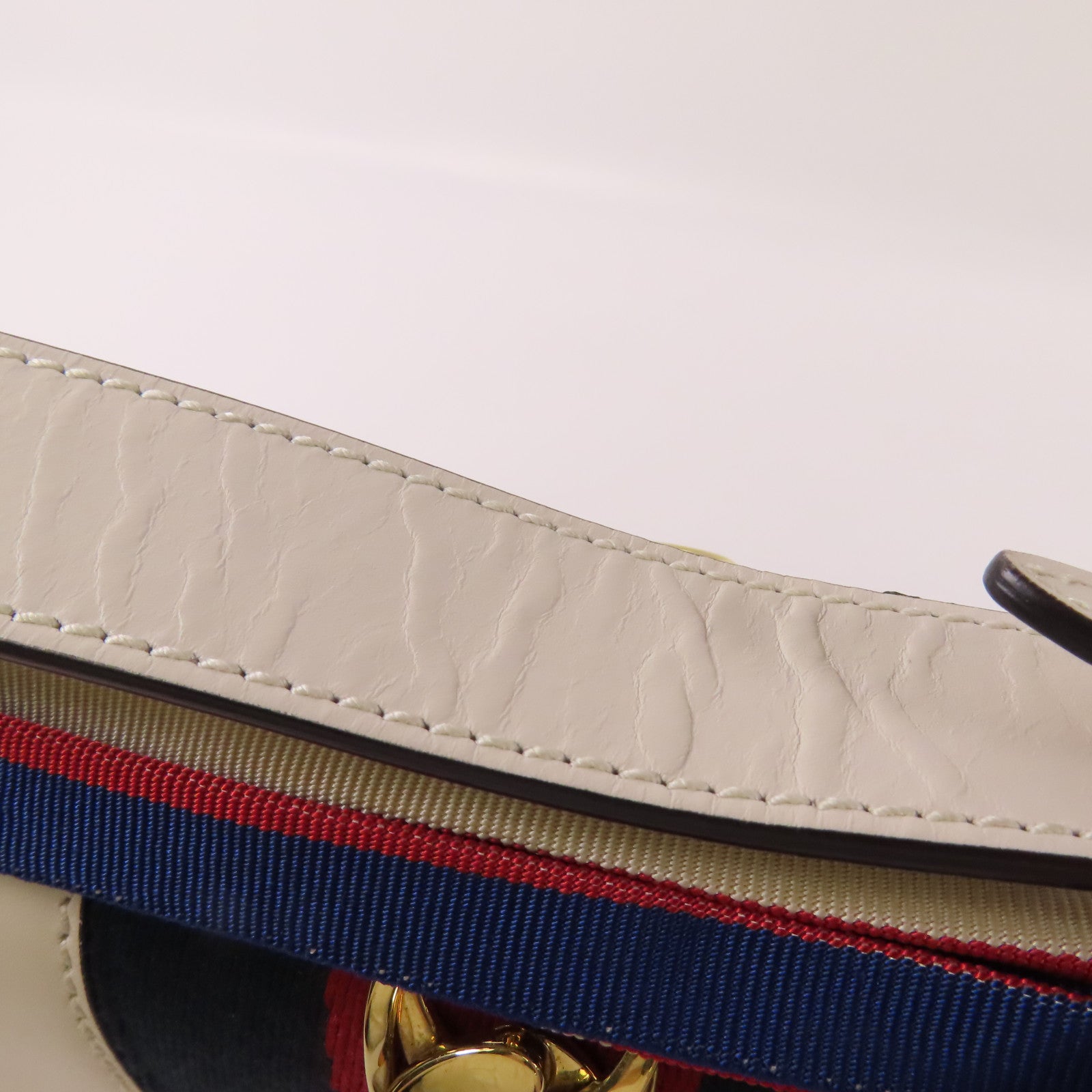 GUCCI 牛皮皮革Sylvie金扣肩背袋