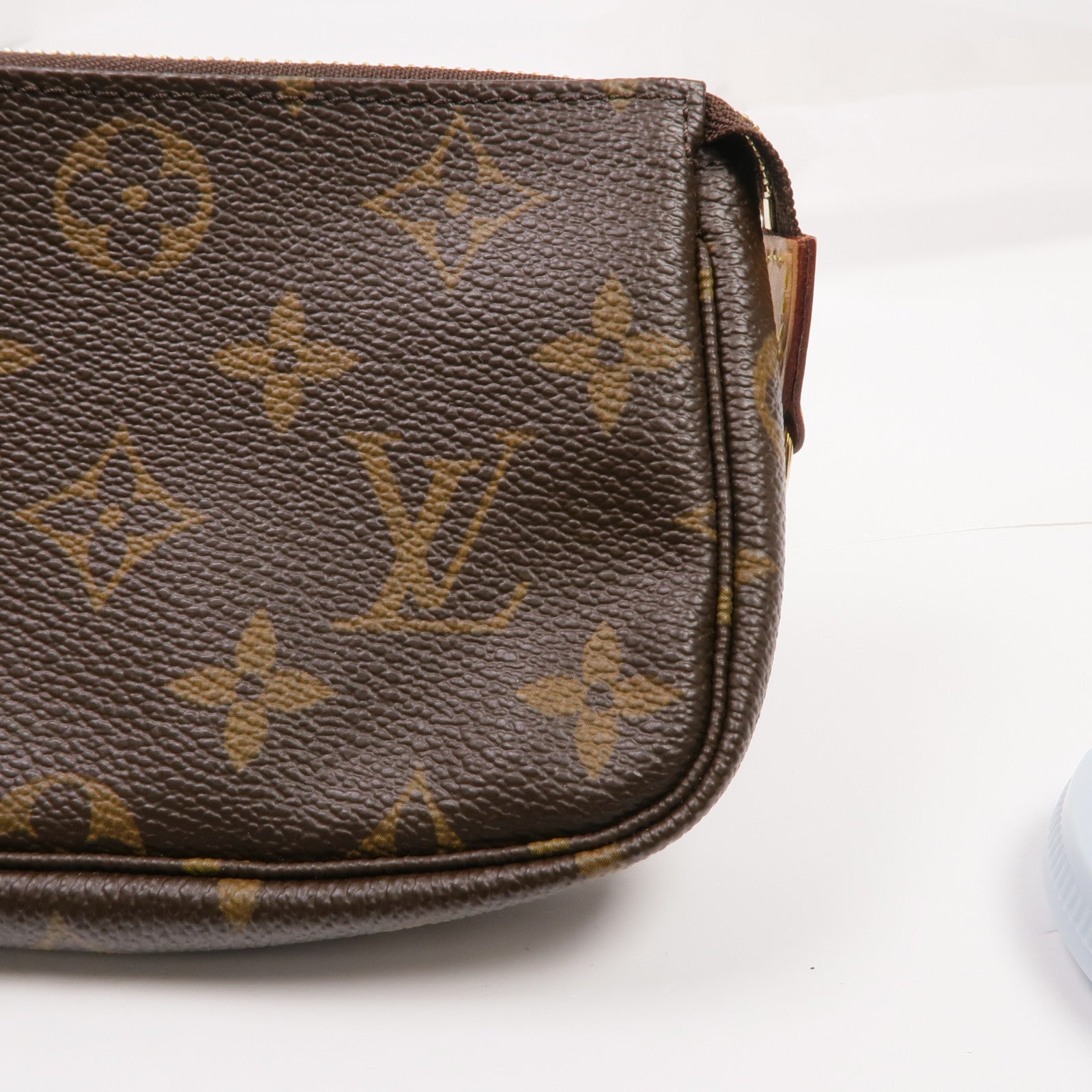 LOUIS VUITTON Monogram Mini Pochette Accessoires金扣手挽袋
