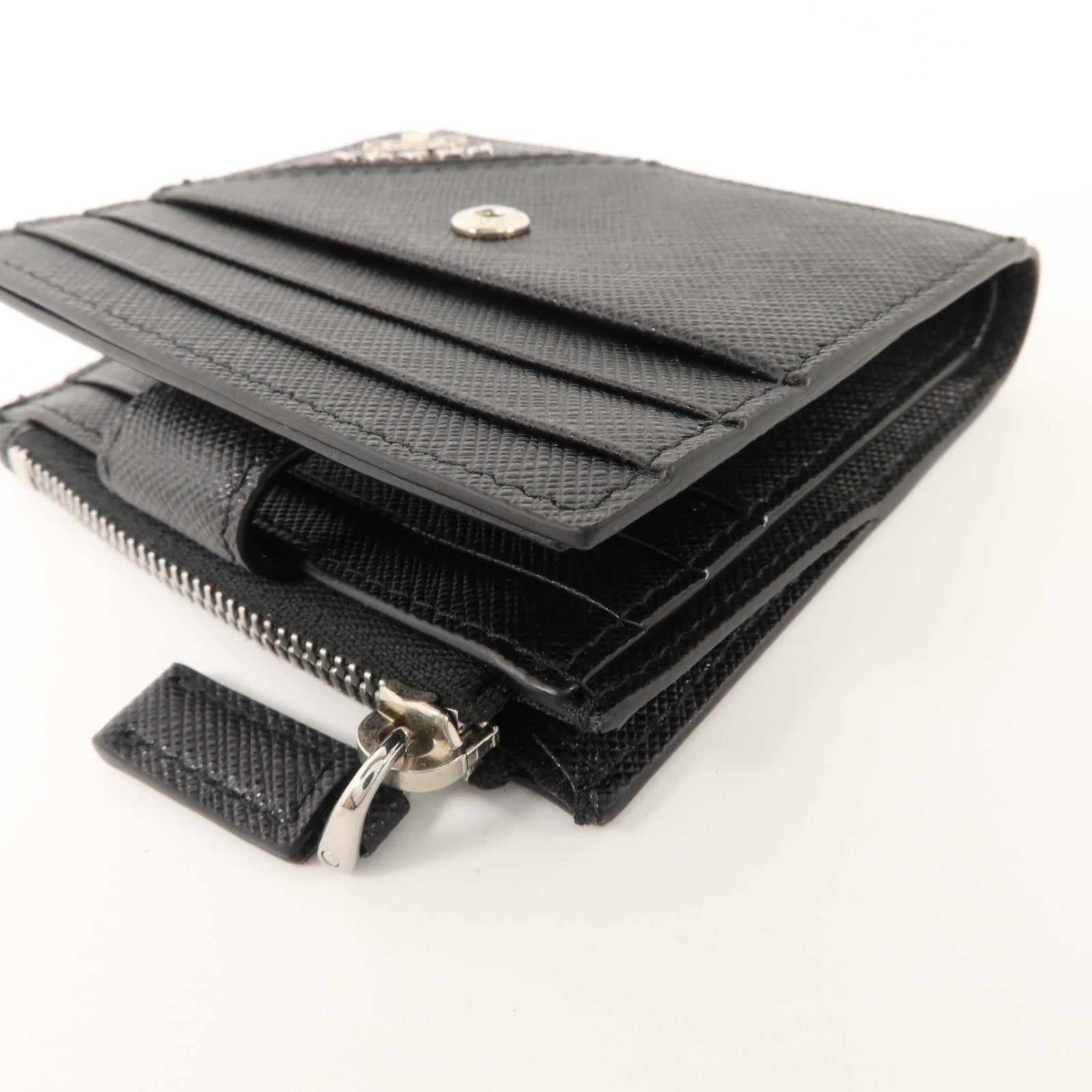 PRADA Saffiano皮革Bifold Wallet銀扣錢包