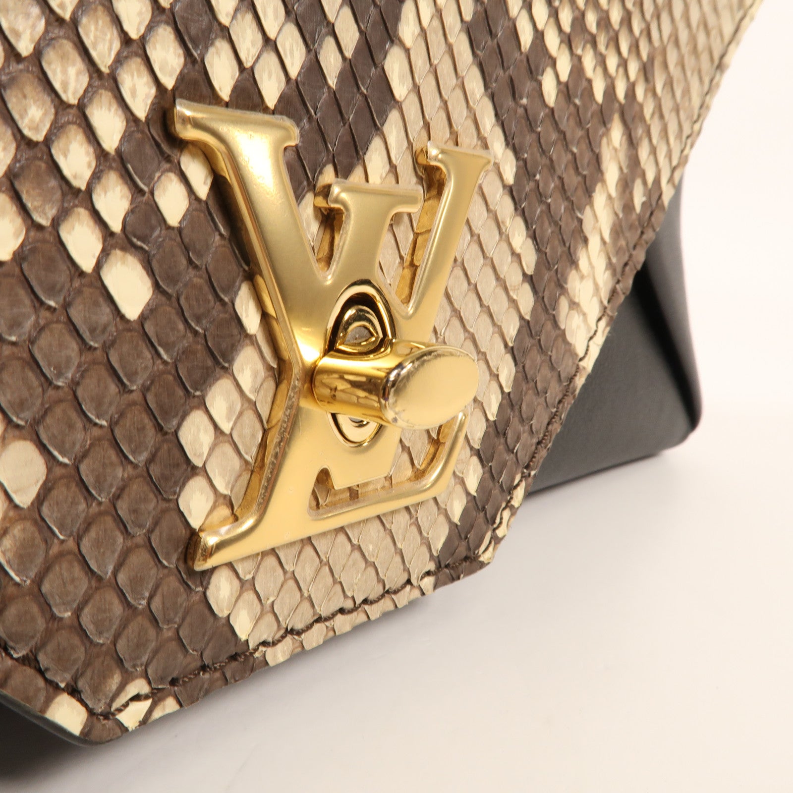 LOUIS VUITTON 蛇皮皮革Love Note金扣鏈帶肩背袋