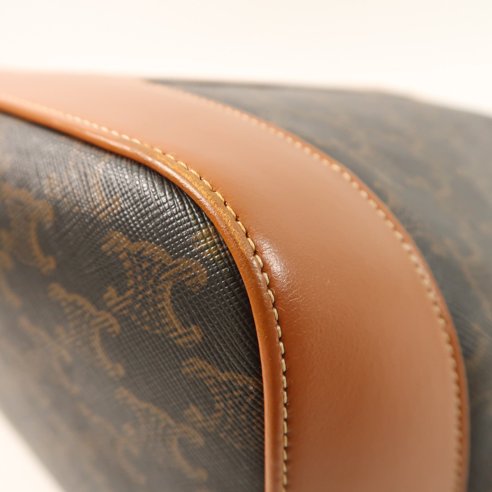 CELINE 塗層帆布Medium Bucket In Triomphe金扣肩背袋