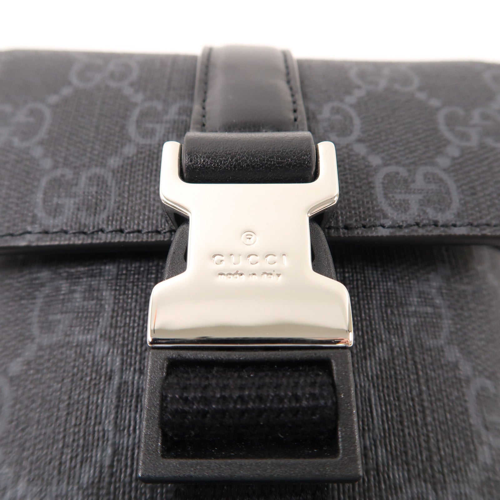 GUCCI 塗層帆布Shoulder Bag銀扣肩背袋黑色