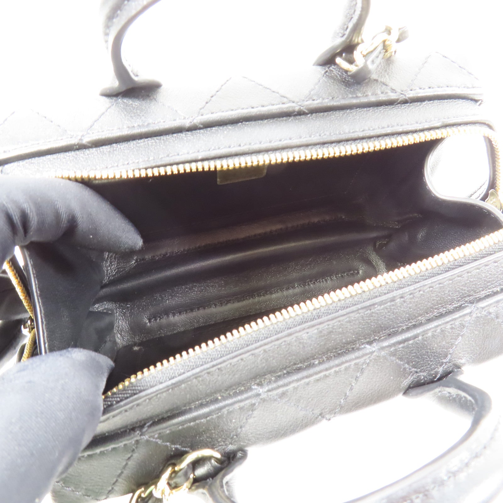 CHANEL 牛皮皮革Cosmetic Case金扣手挽肩背兩用袋