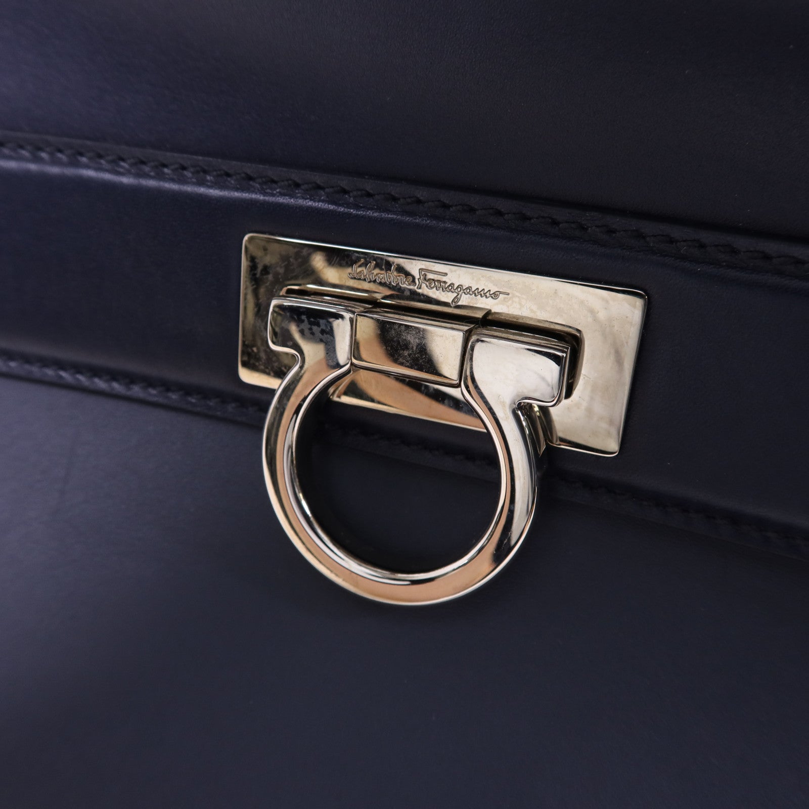 Salvatore Ferragamo 牛皮皮革2 Way Shoulder Bag銀扣手挽肩背兩用袋