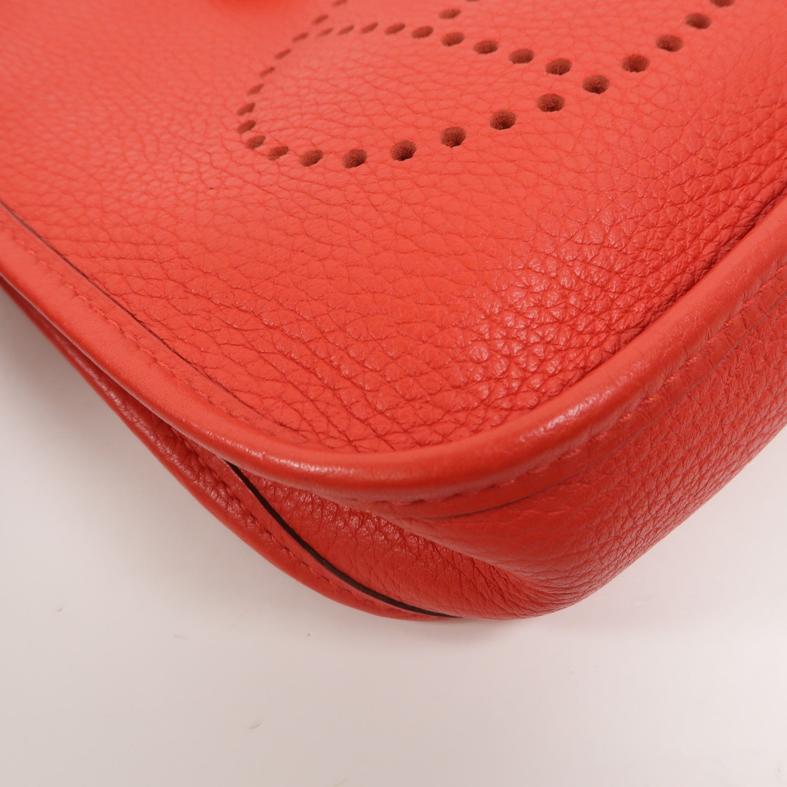 HERMES Clemence皮革Evelyne TPM肩背袋Rouge de Coeur