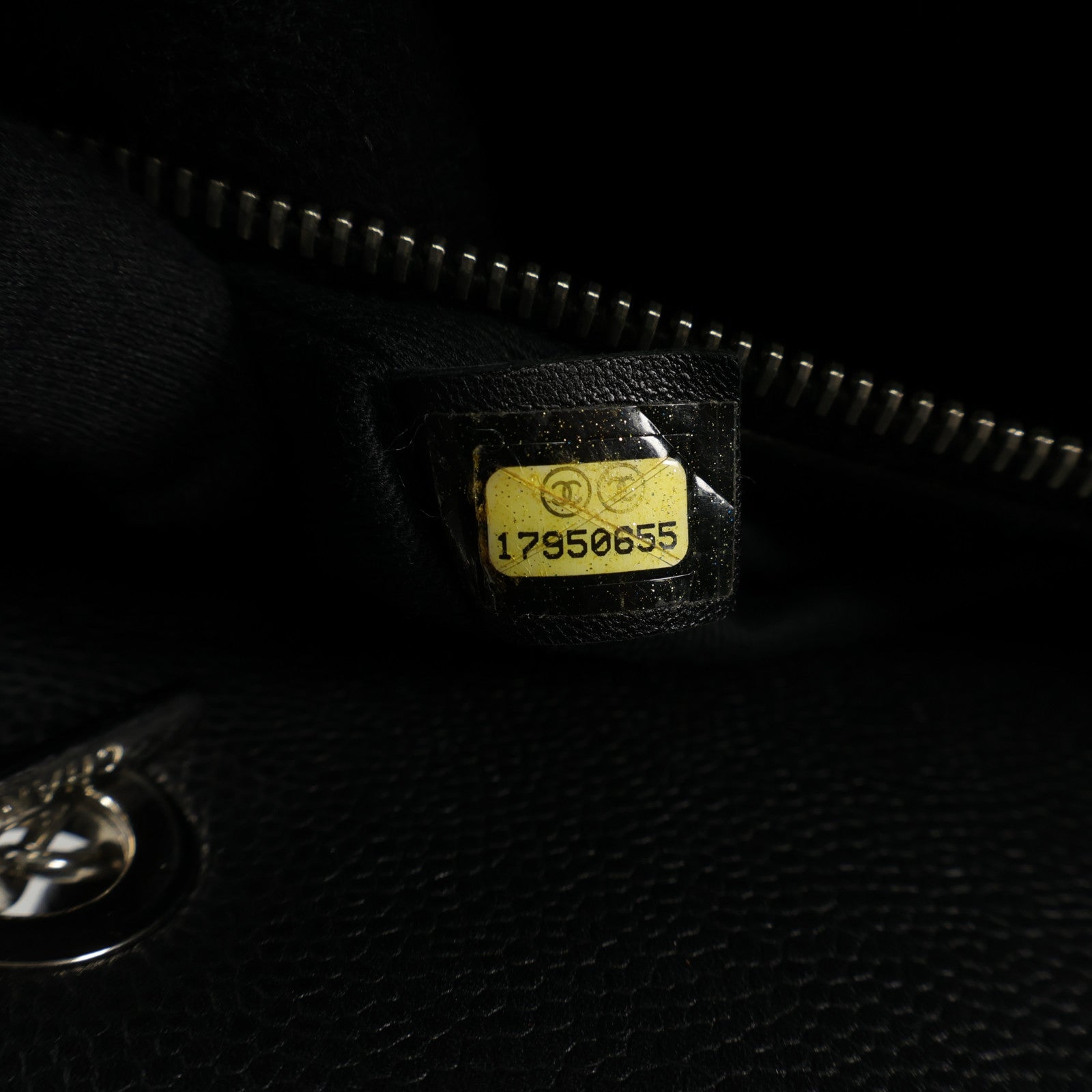 CHANEL 牛皮皮革Totebag銀扣手挽袋