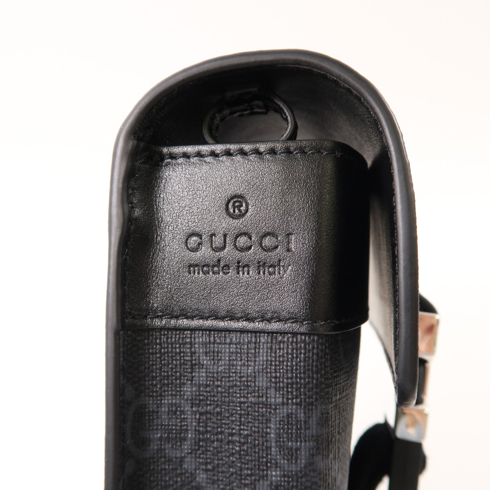 GUCCI 塗層帆布Shoulder Bag銀扣肩背袋黑色