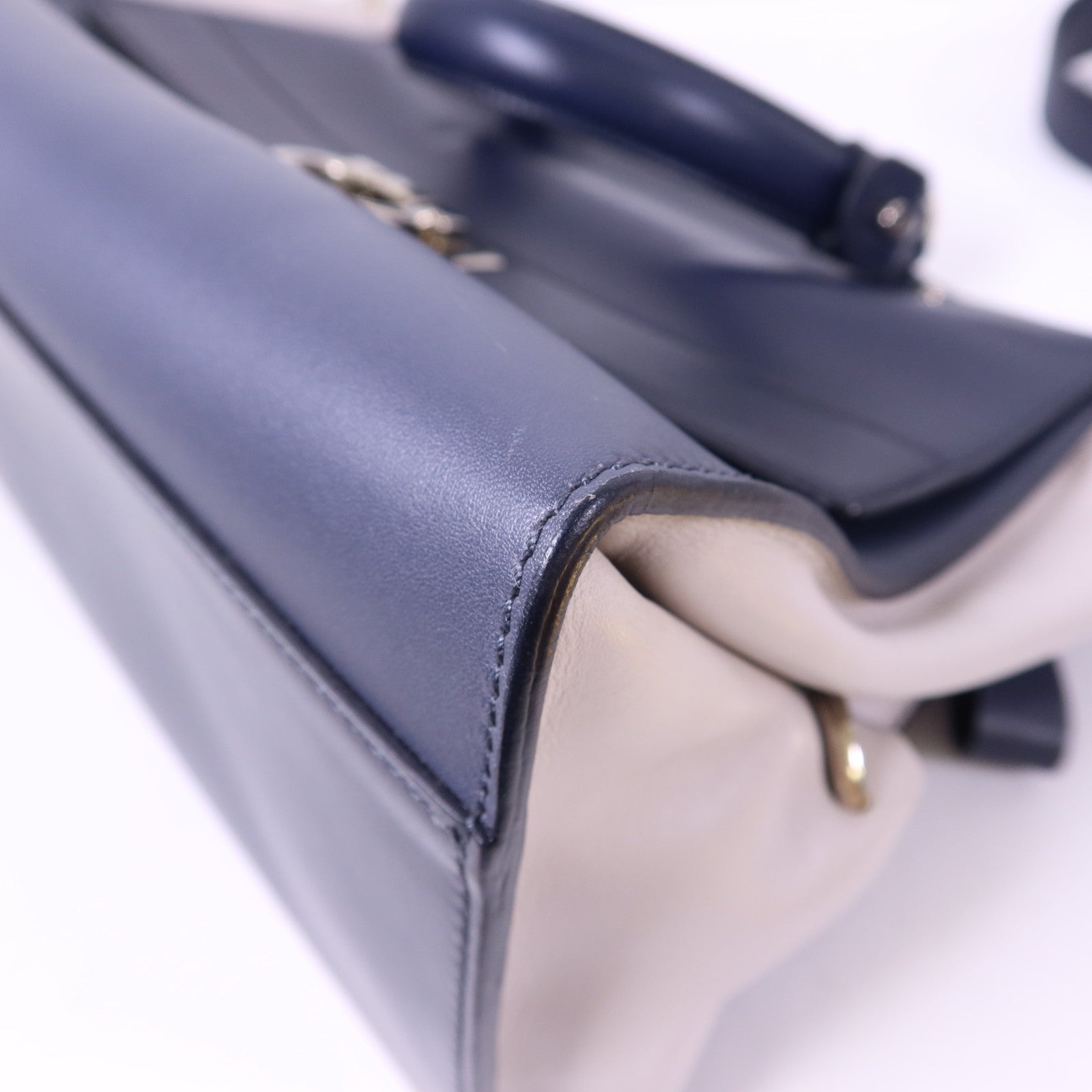 Salvatore Ferragamo 牛皮皮革2 Way Shoulder Bag銀扣手挽肩背兩用袋