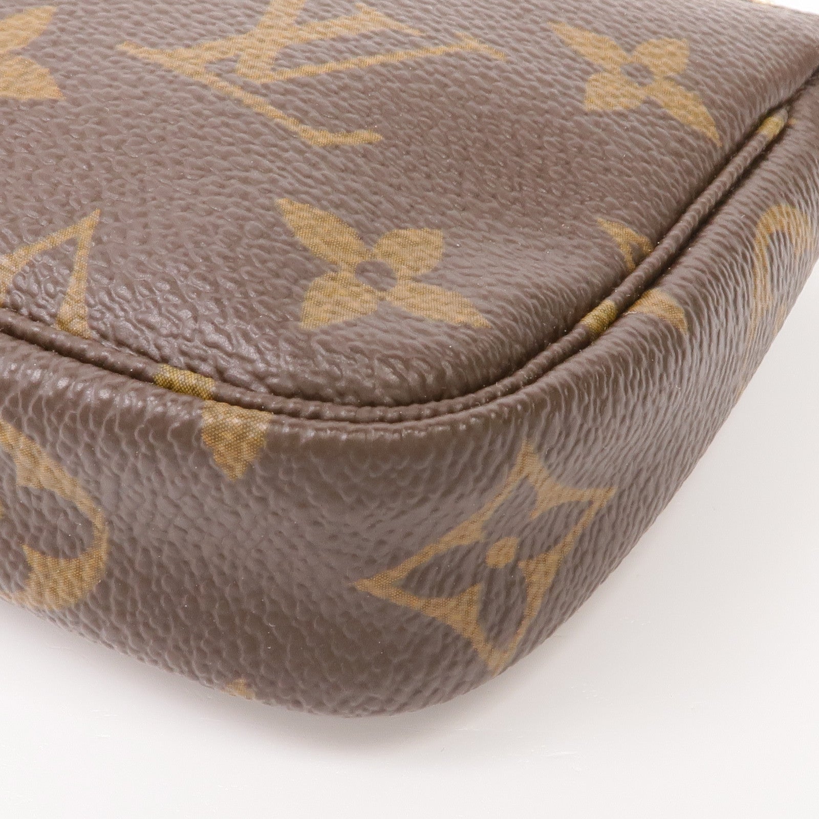 LOUIS VUITTON Monogram Mini Pochette Accessoires金扣手挽袋