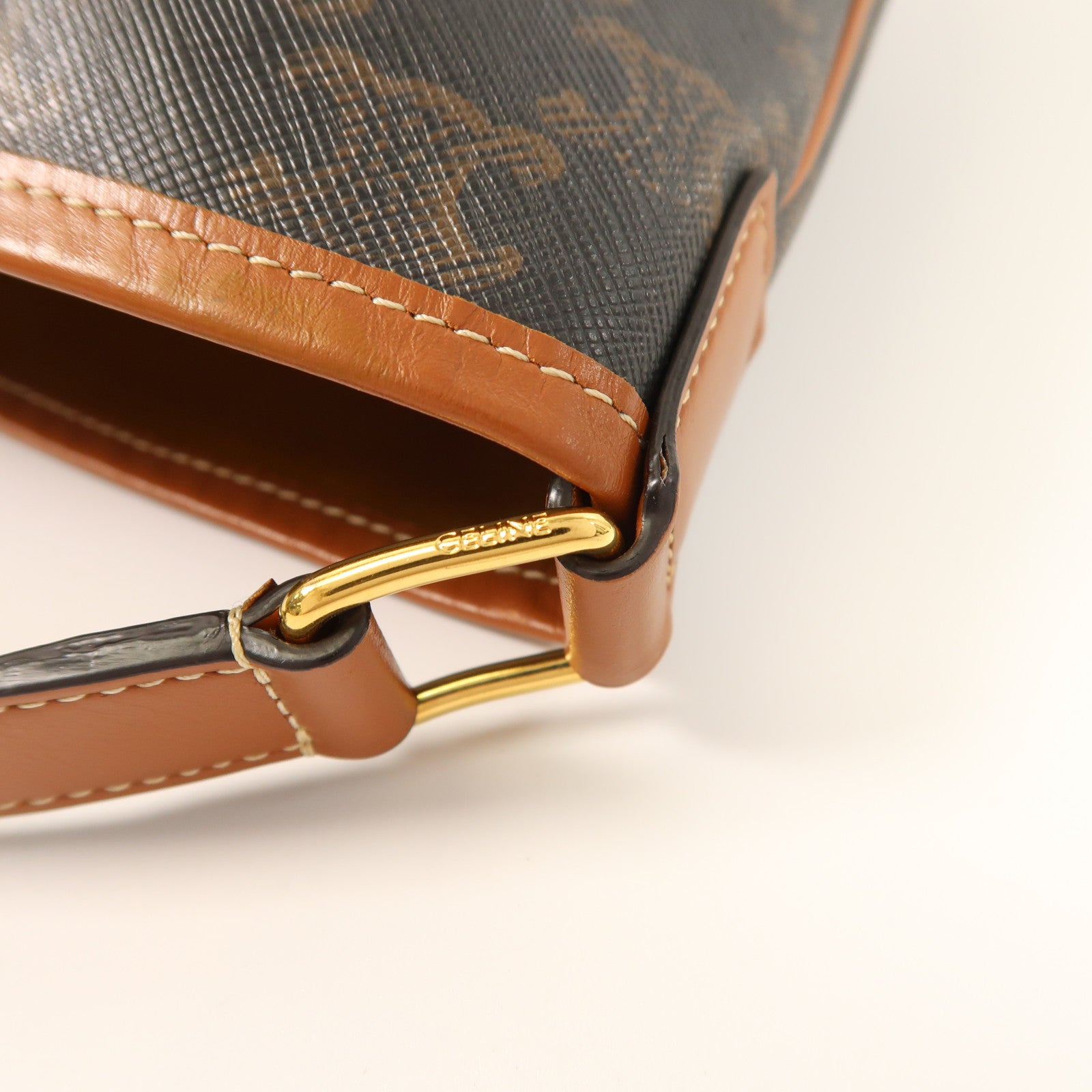 CELINE 塗層帆布Medium Bucket In Triomphe金扣肩背袋