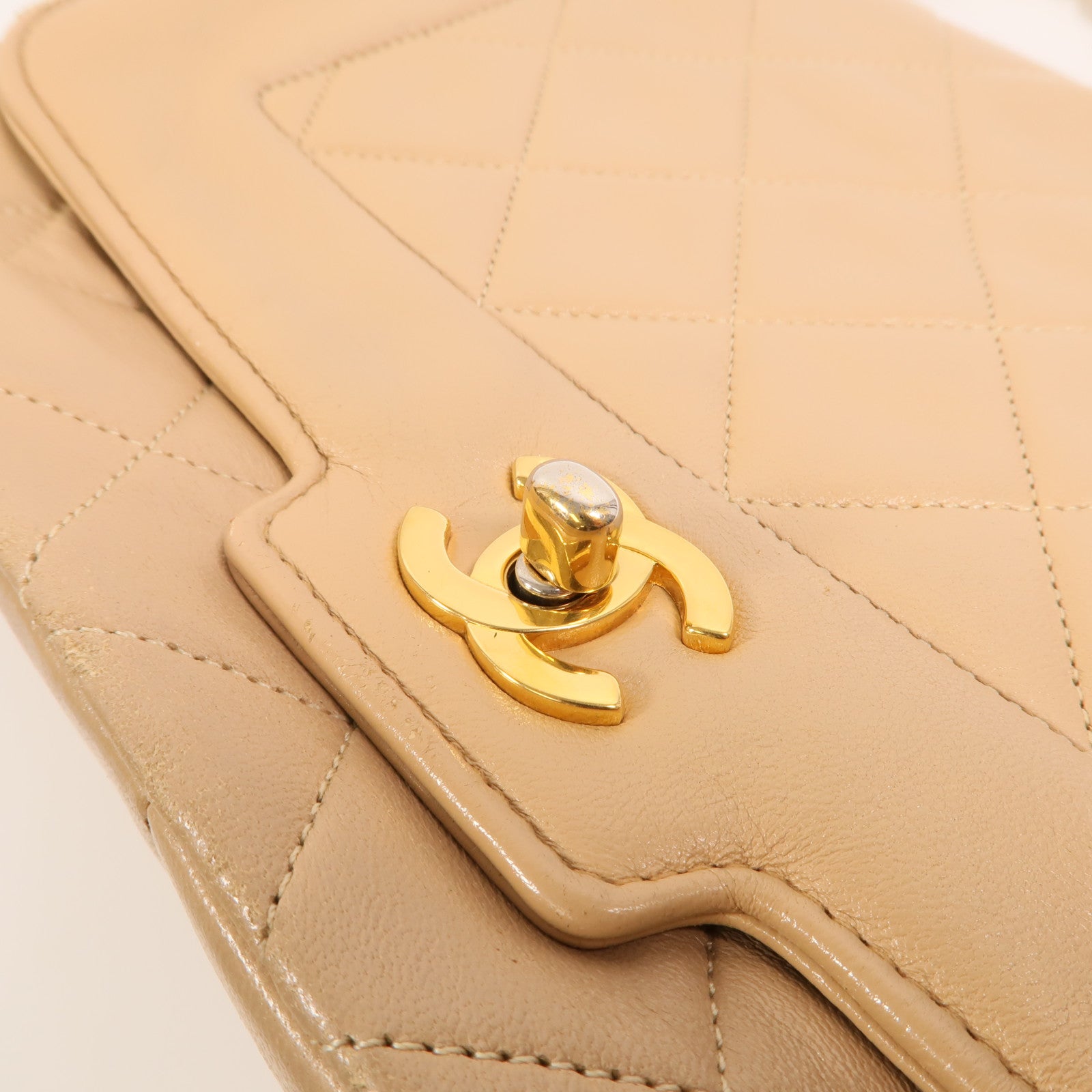 CHANEL 羊皮皮革Chain Shoulder金扣鏈帶肩背袋
