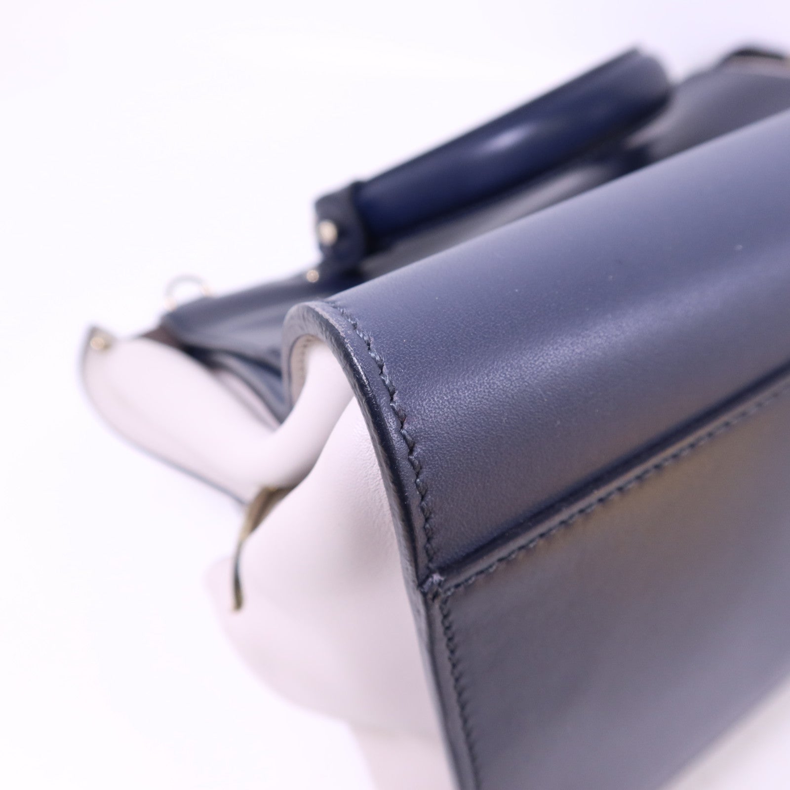 Salvatore Ferragamo 牛皮皮革2 Way Shoulder Bag銀扣手挽肩背兩用袋