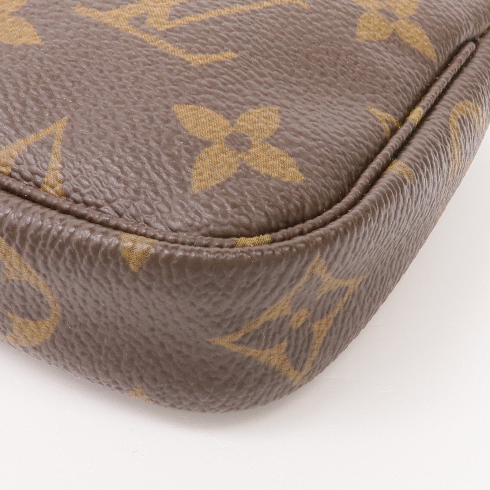 LOUIS VUITTON Monogram Mini Pochette Accessoires金扣手挽袋