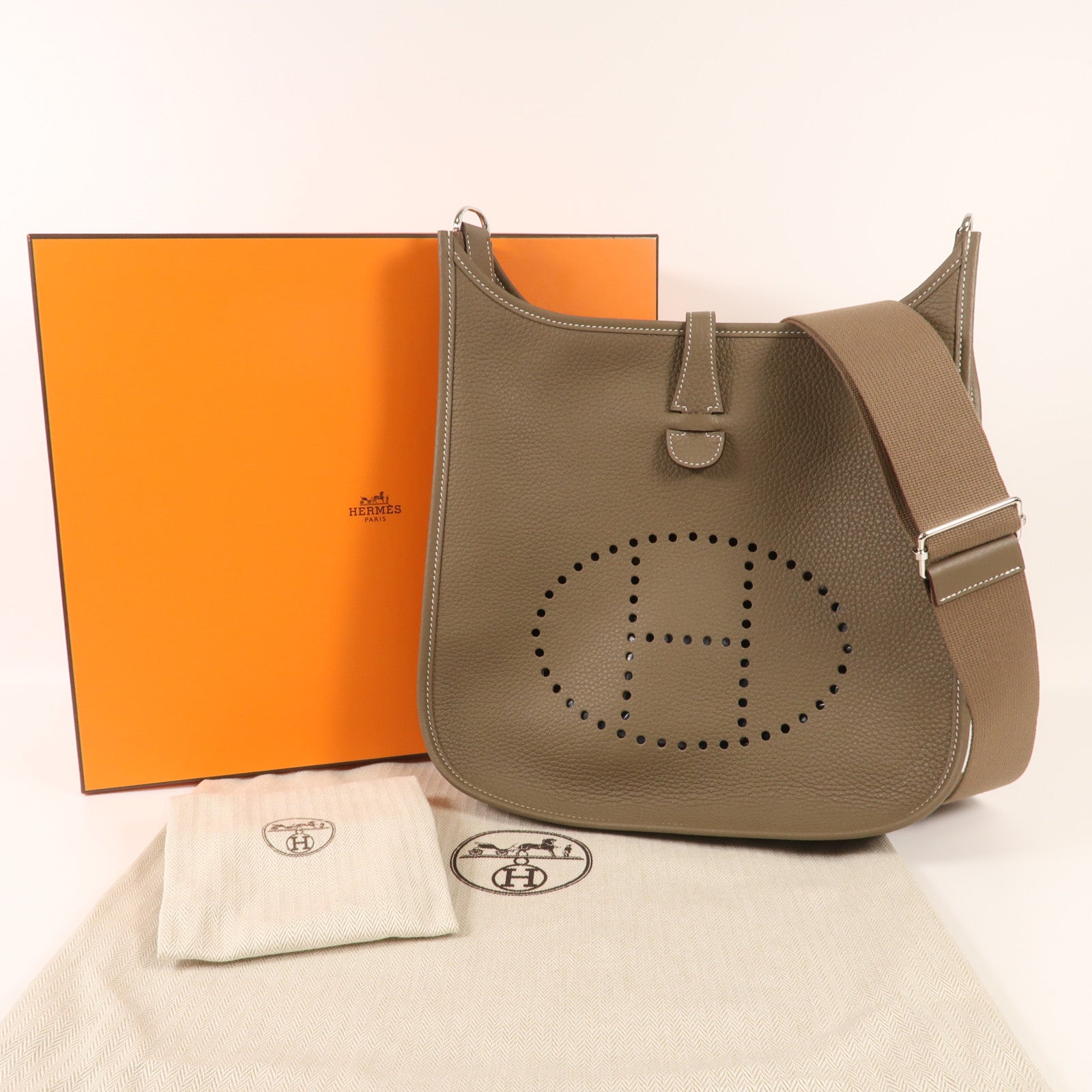 HERMES Clemence皮革Evelyne PM銀扣肩背袋Etoupe