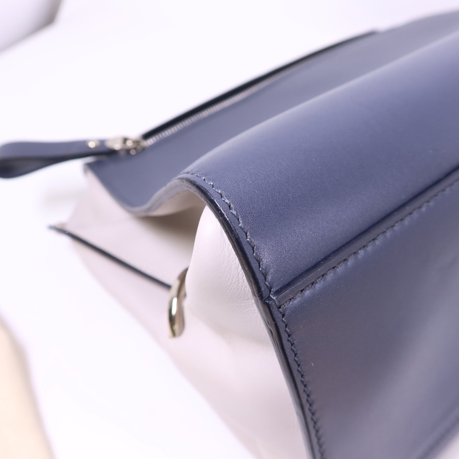 Salvatore Ferragamo 牛皮皮革2 Way Shoulder Bag銀扣手挽肩背兩用袋