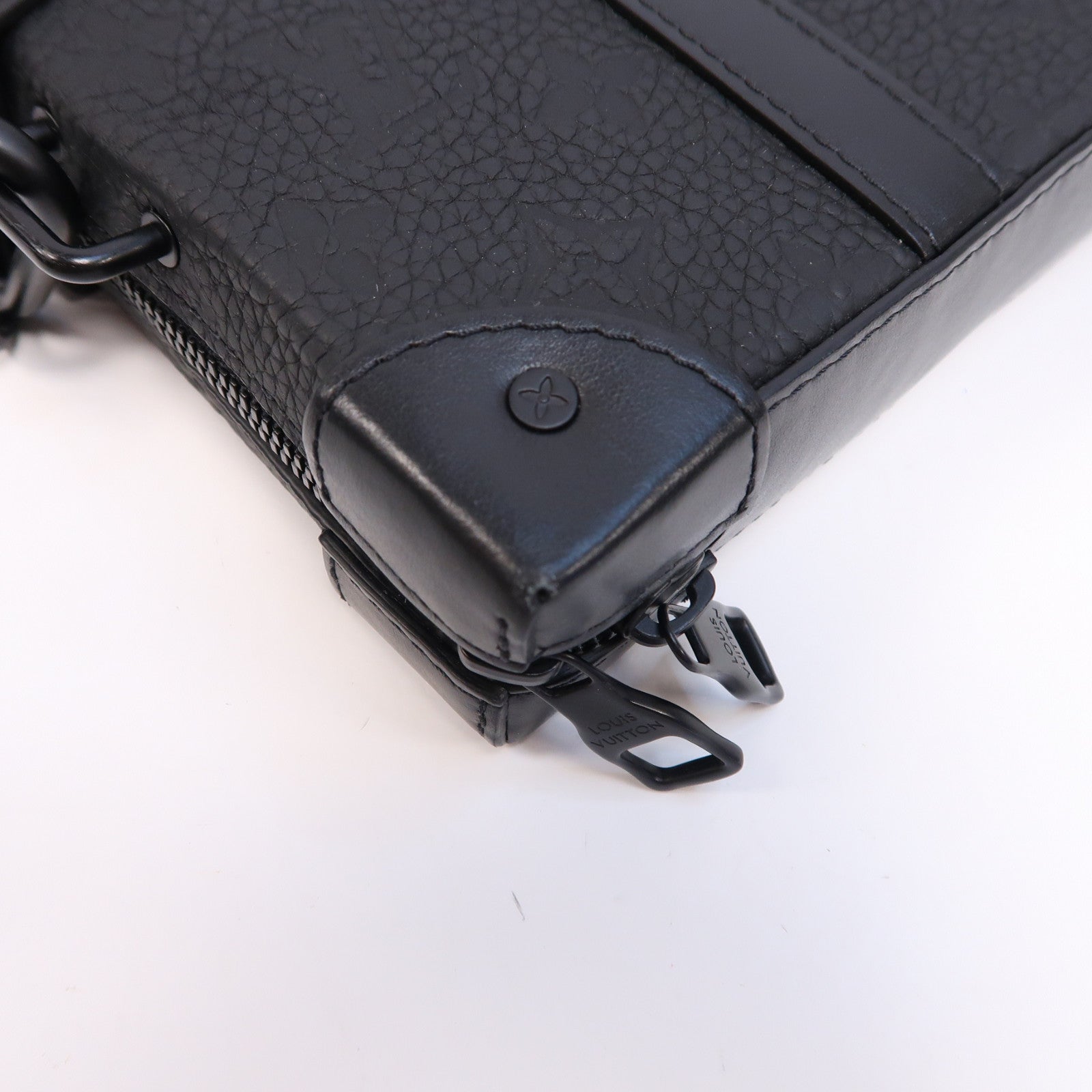 LOUIS VUITTON Monogram Taurillon Soft Trunk肩背袋黑色