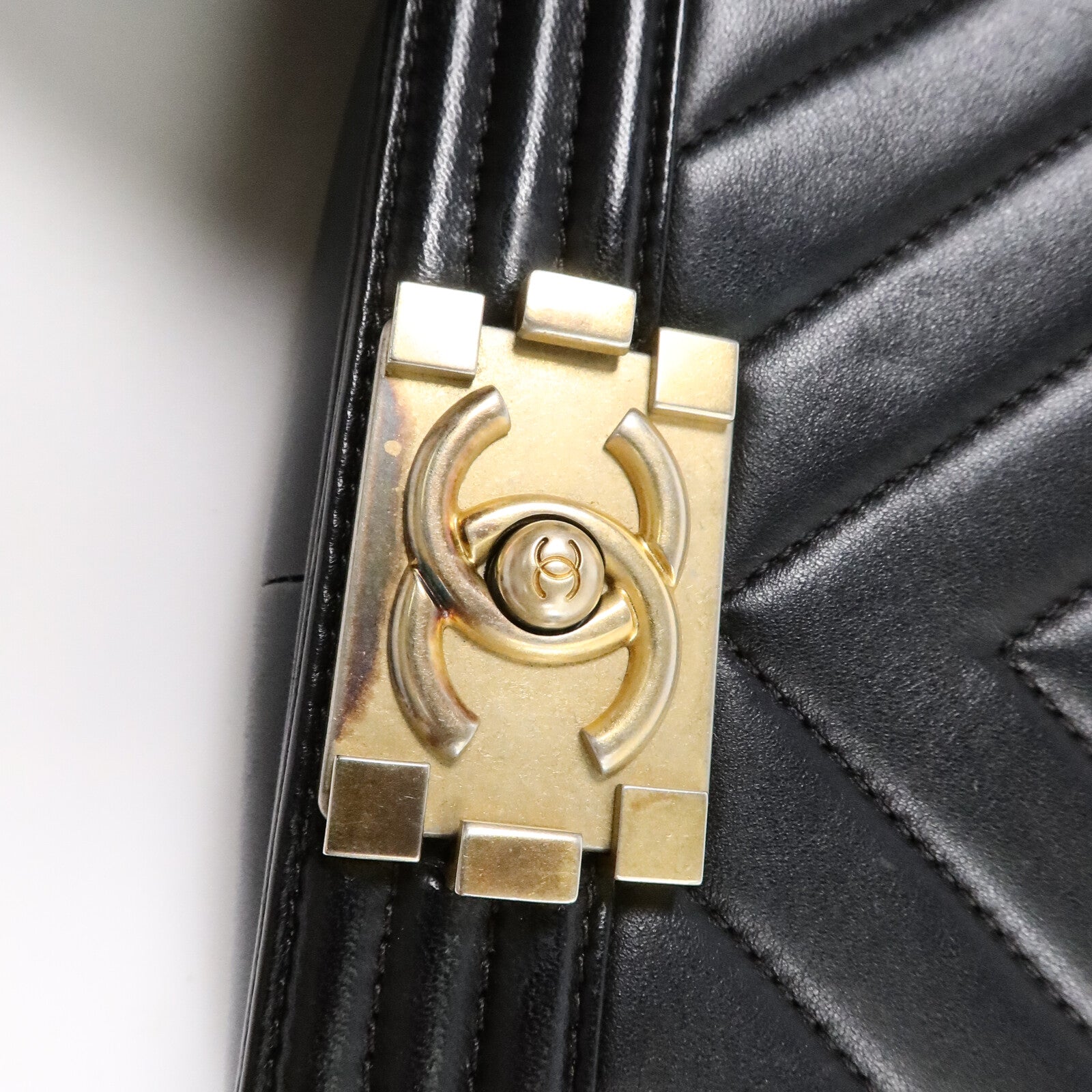 CHANEL 牛皮皮革Boy 25 Chevron鏈帶肩背袋