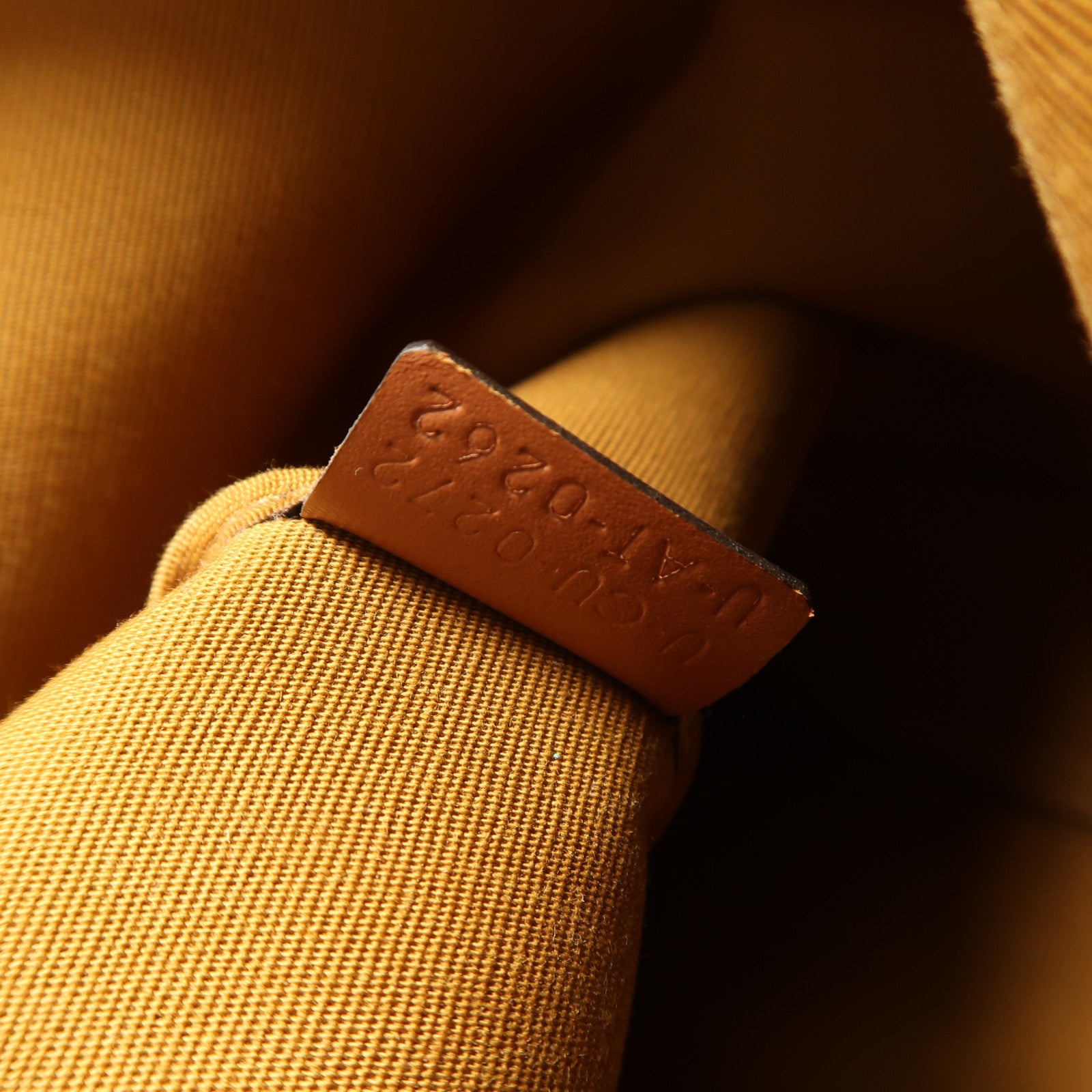 CELINE 塗層帆布Medium Bucket In Triomphe金扣肩背袋