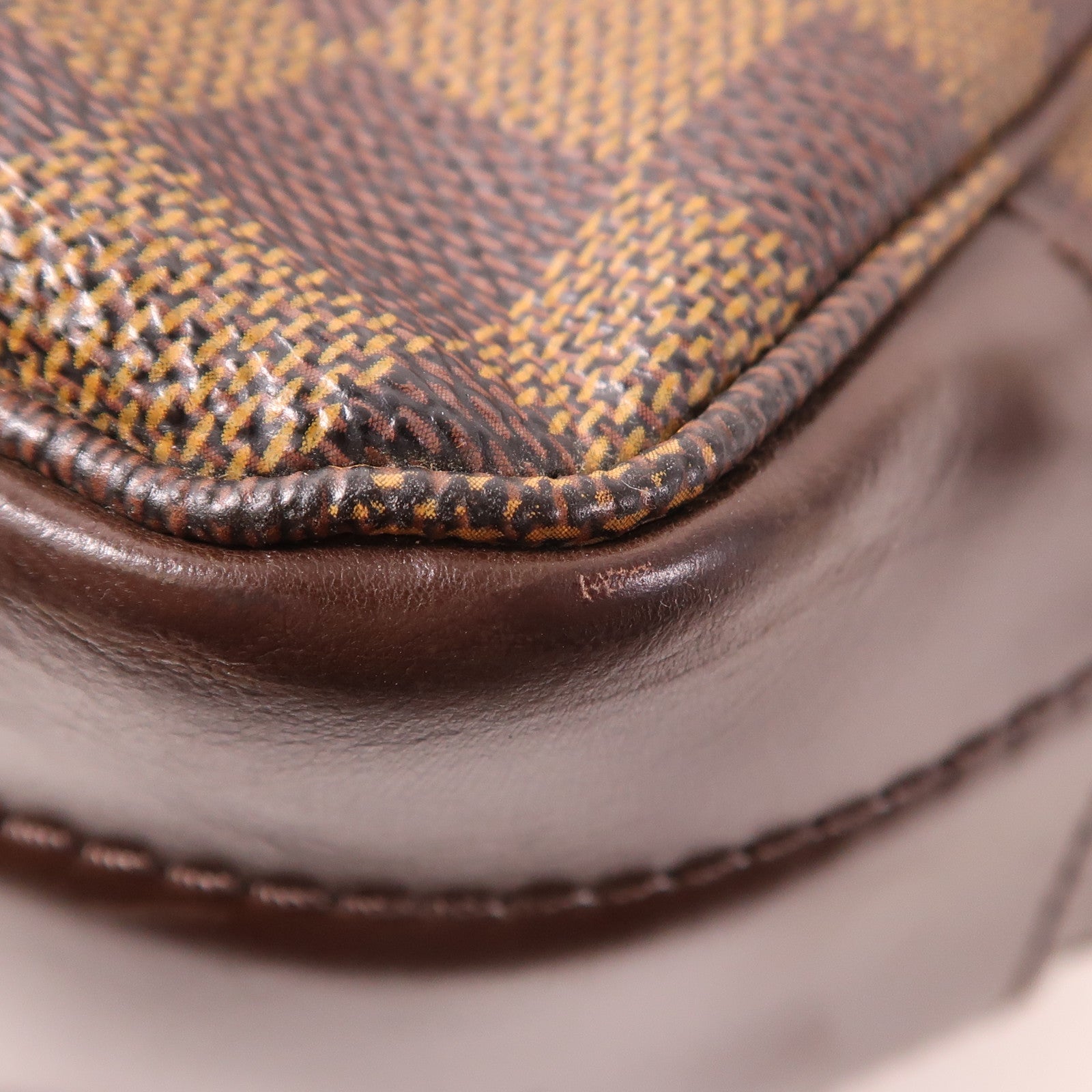 LOUIS VUITTON Damier Bastille金扣肩背袋