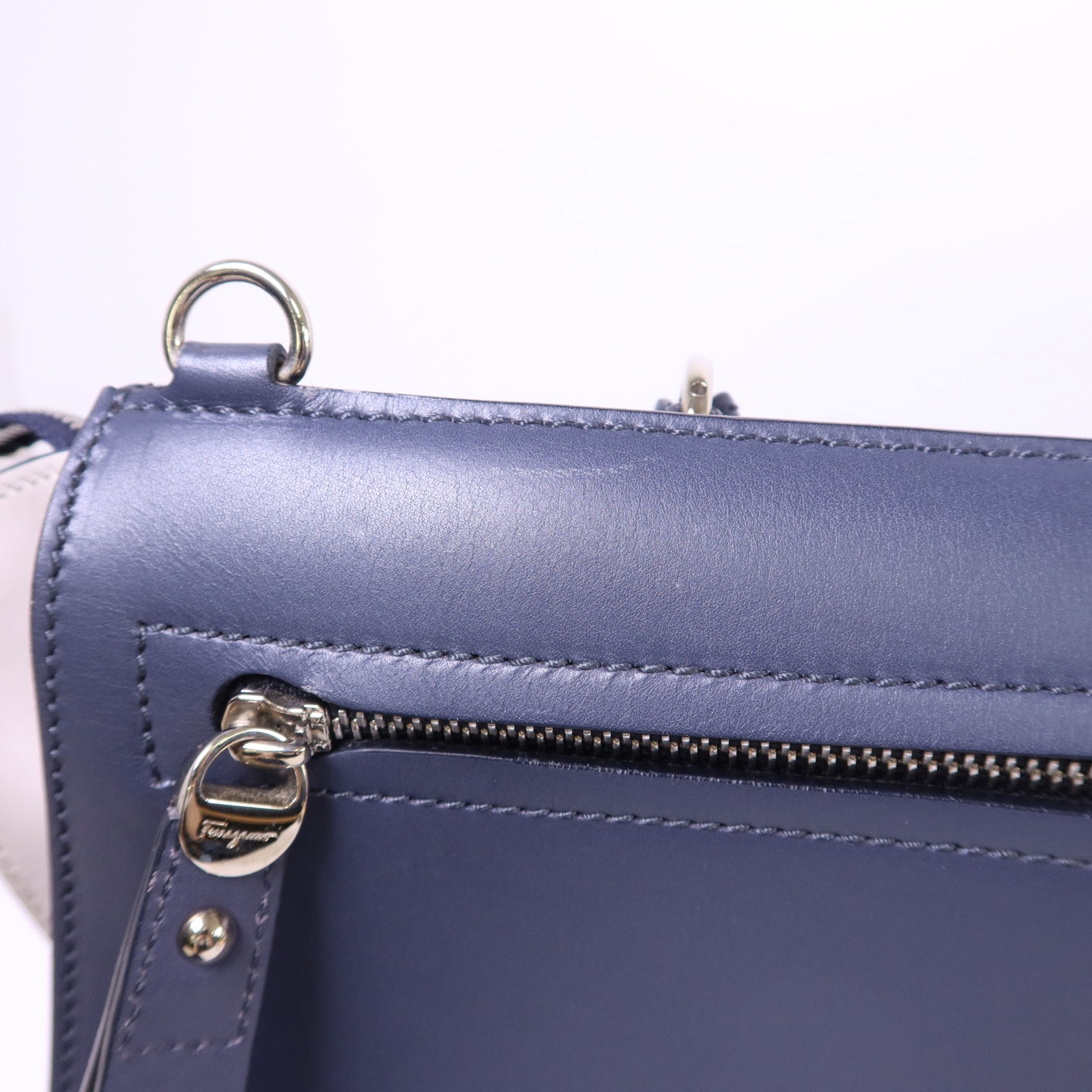 Salvatore Ferragamo 牛皮皮革2 Way Shoulder Bag銀扣手挽肩背兩用袋
