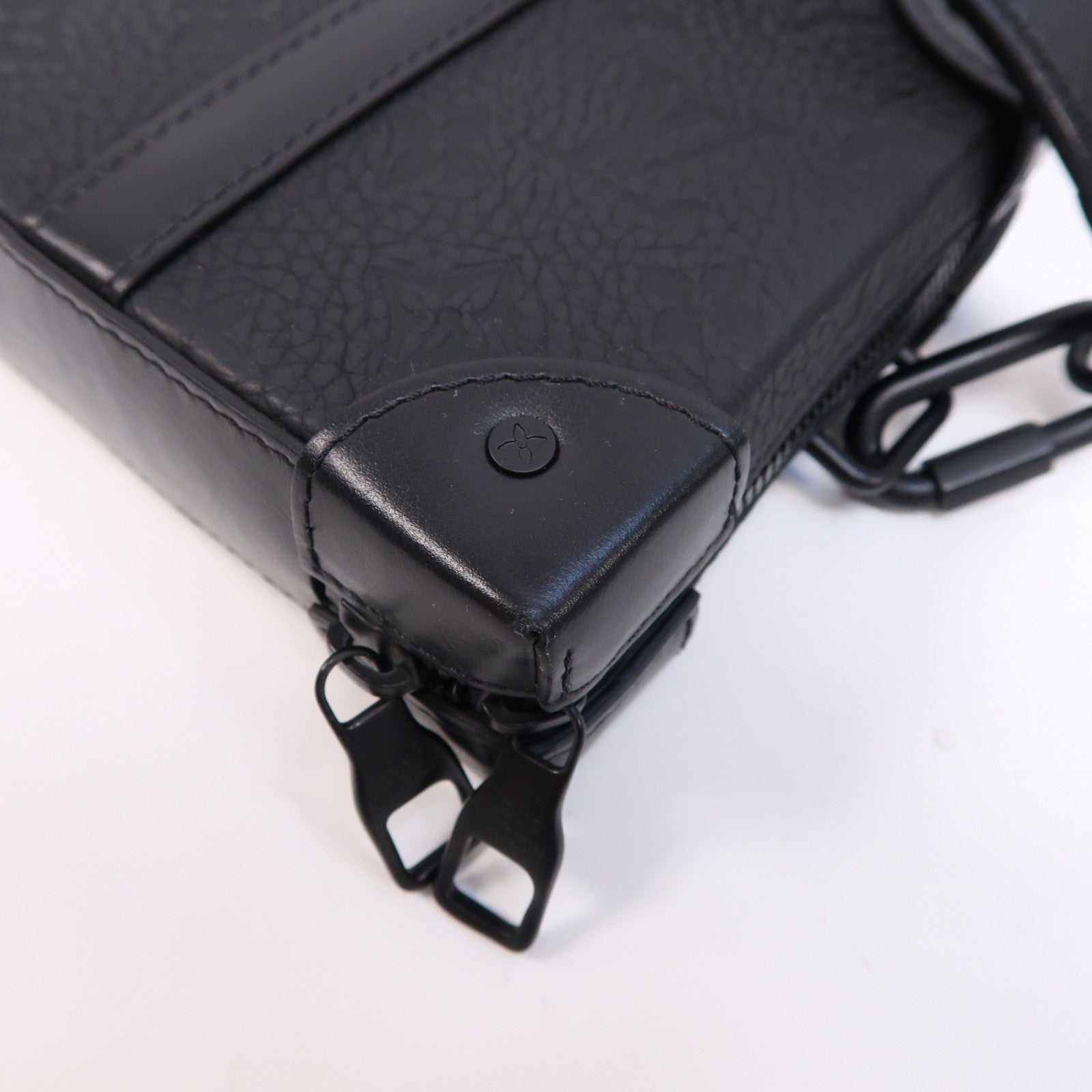 LOUIS VUITTON Monogram Taurillon Soft Trunk肩背袋黑色