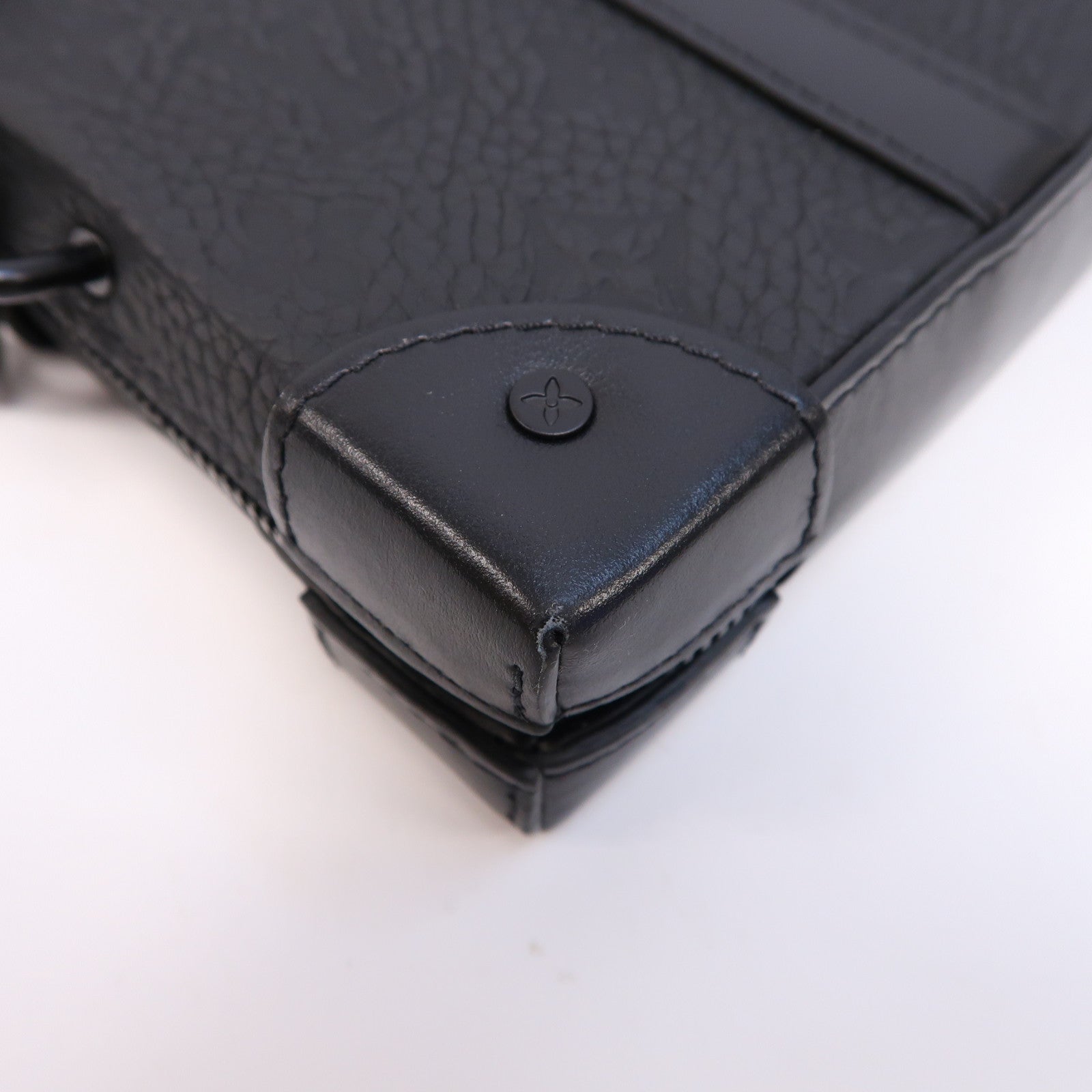 LOUIS VUITTON Monogram Taurillon Soft Trunk肩背袋黑色