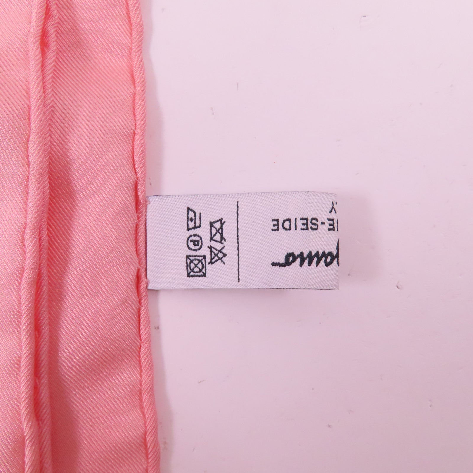 Salvatore Ferragamo 絲質Scarf 90x90圍巾粉紅色