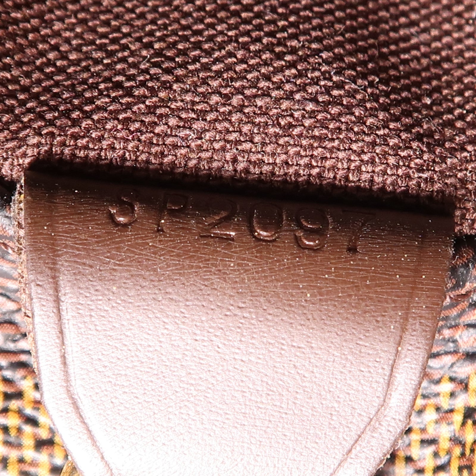 LOUIS VUITTON Damier Bastille金扣肩背袋