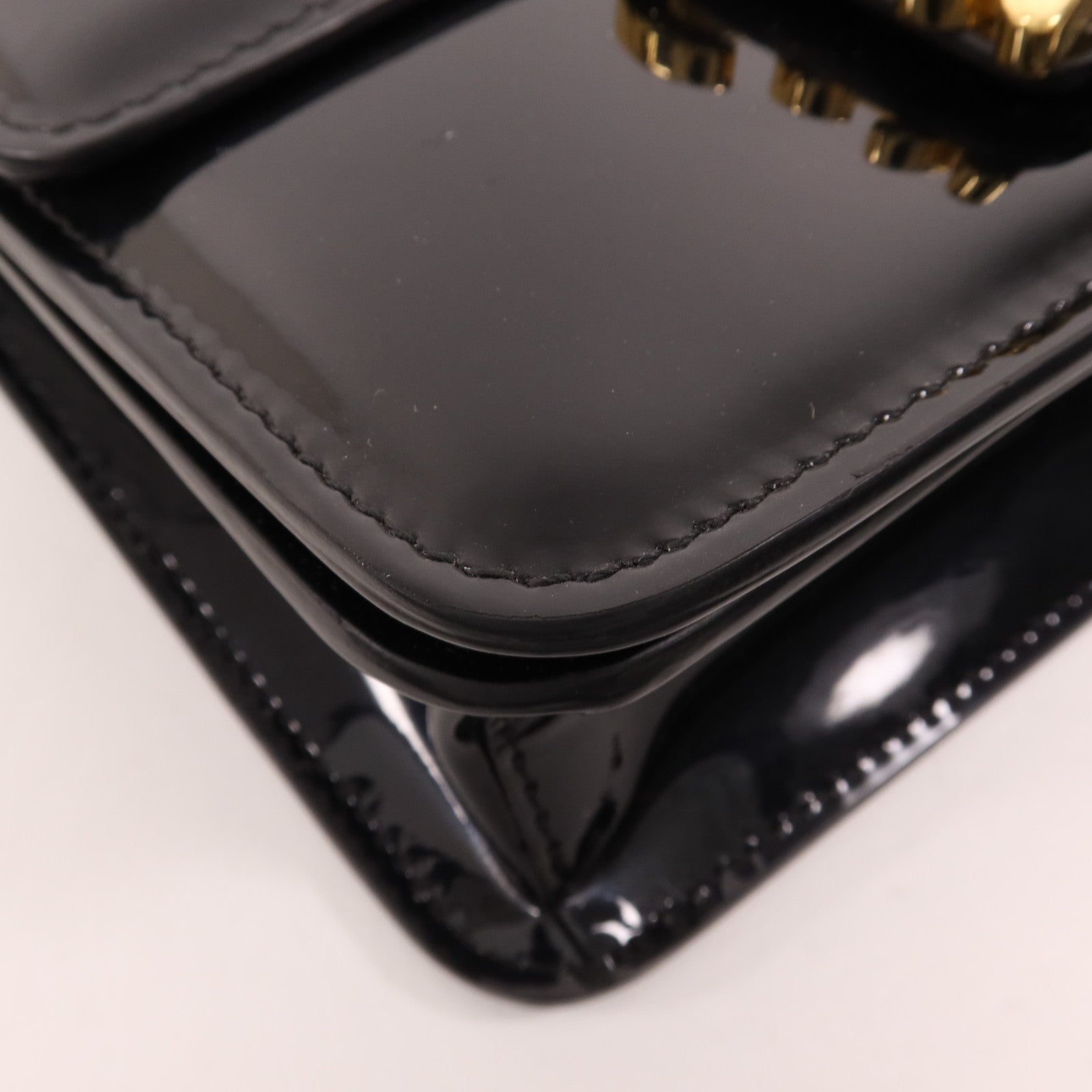 FENDI 漆皮皮革Calligraphy金扣肩背袋