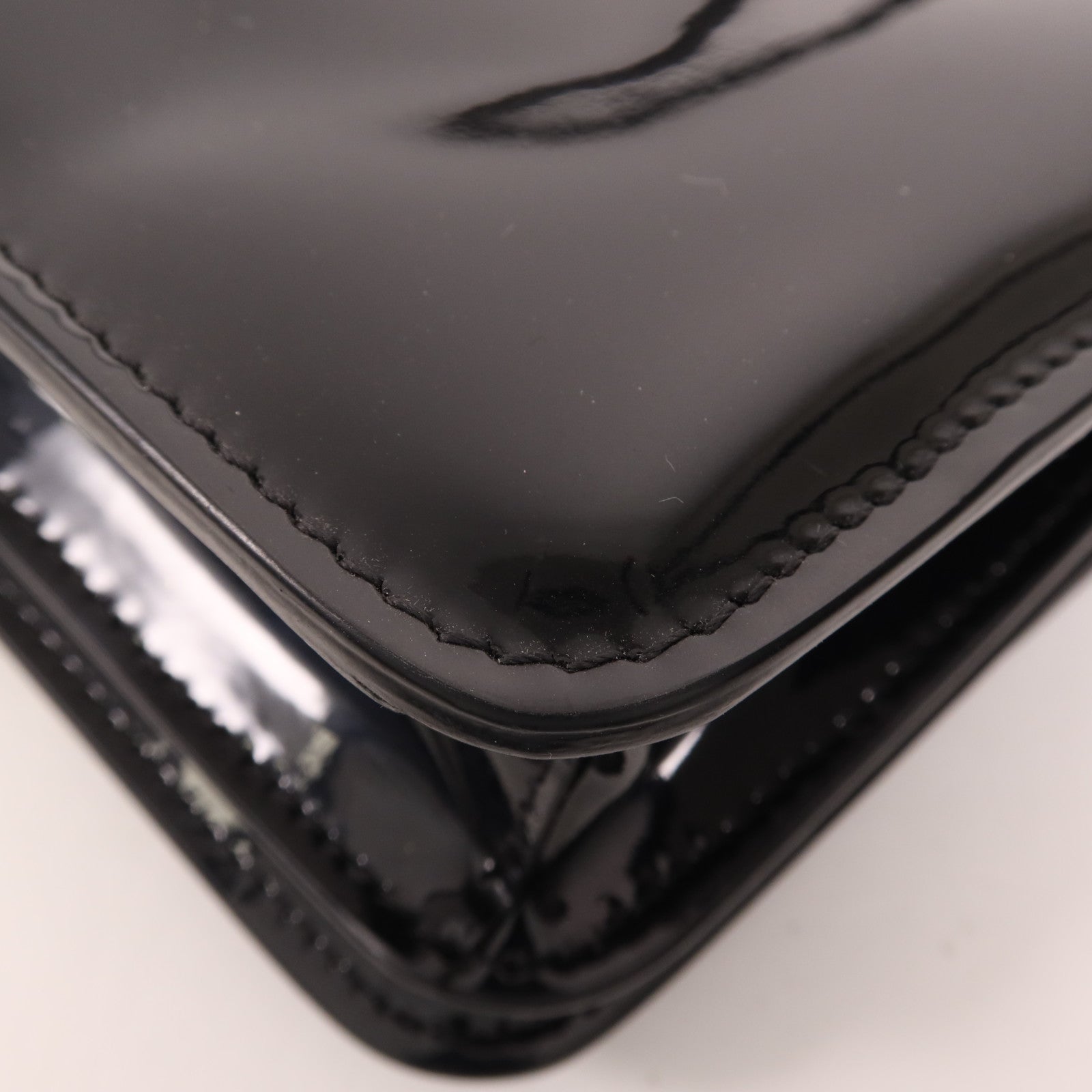 FENDI 漆皮皮革Calligraphy金扣肩背袋