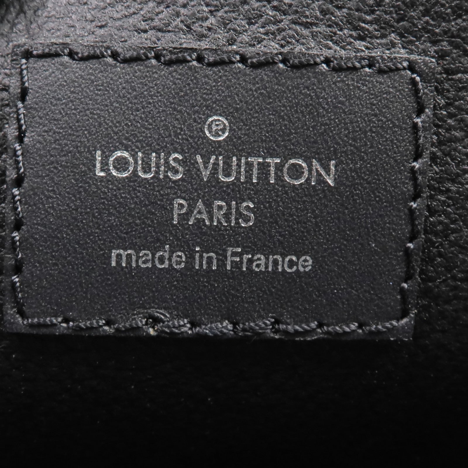 LOUIS VUITTON Epi Poche Toilette 26銀扣手拿包