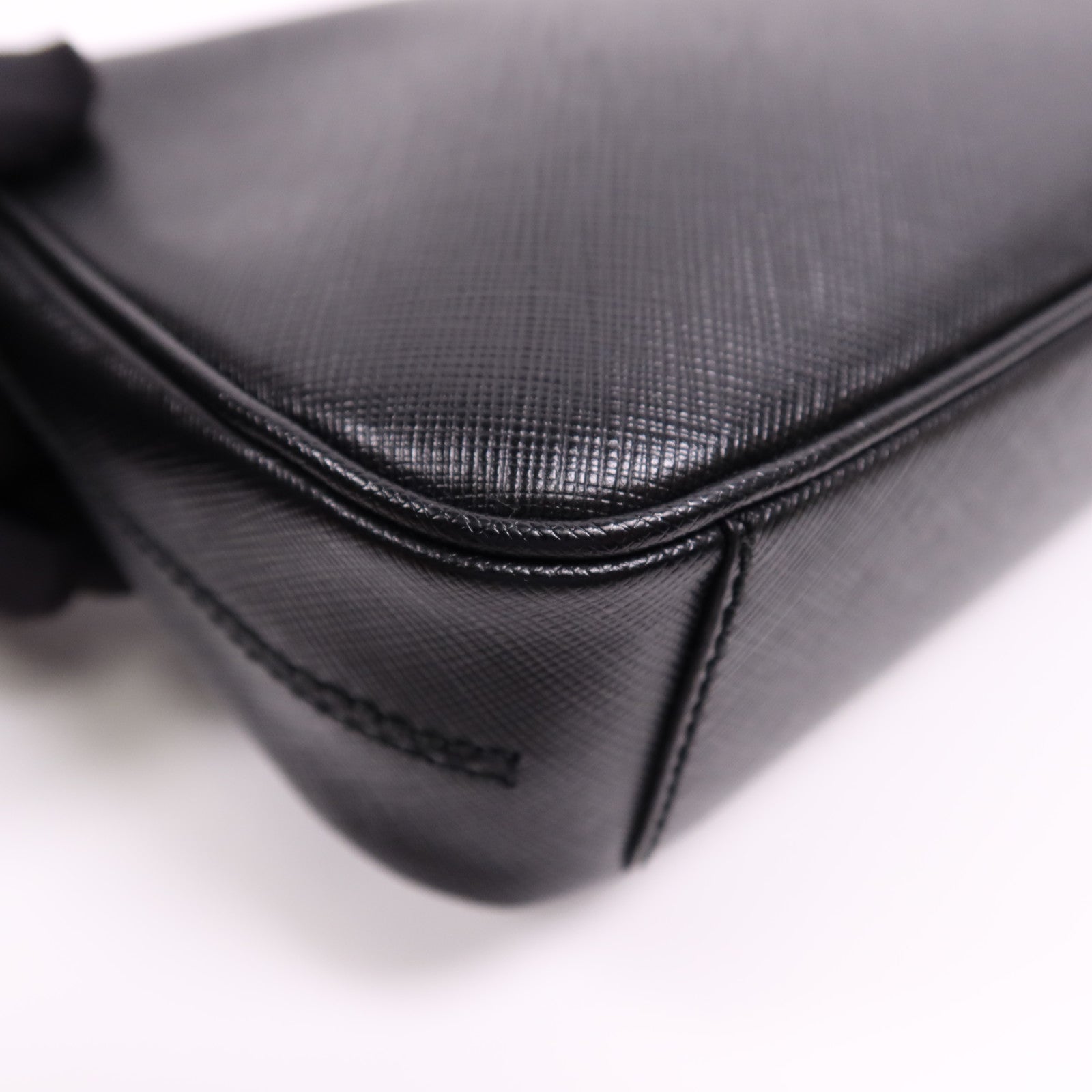 Salvatore Ferragamo 牛皮皮革Chain Shoulder Bag銀扣鏈帶肩背袋