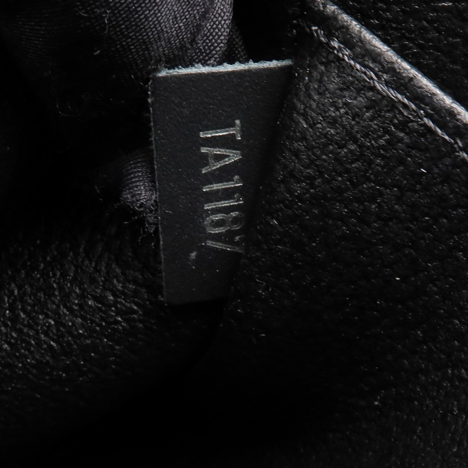 LOUIS VUITTON Epi Poche Toilette 26銀扣手拿包