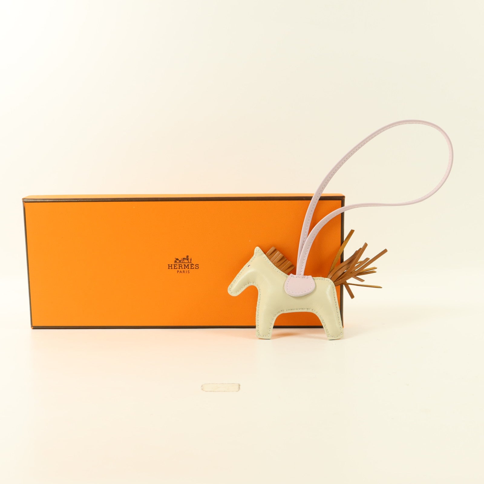 HERMES Milo皮革Rodeo PM掛飾Craie/Mauve Pale/Gold