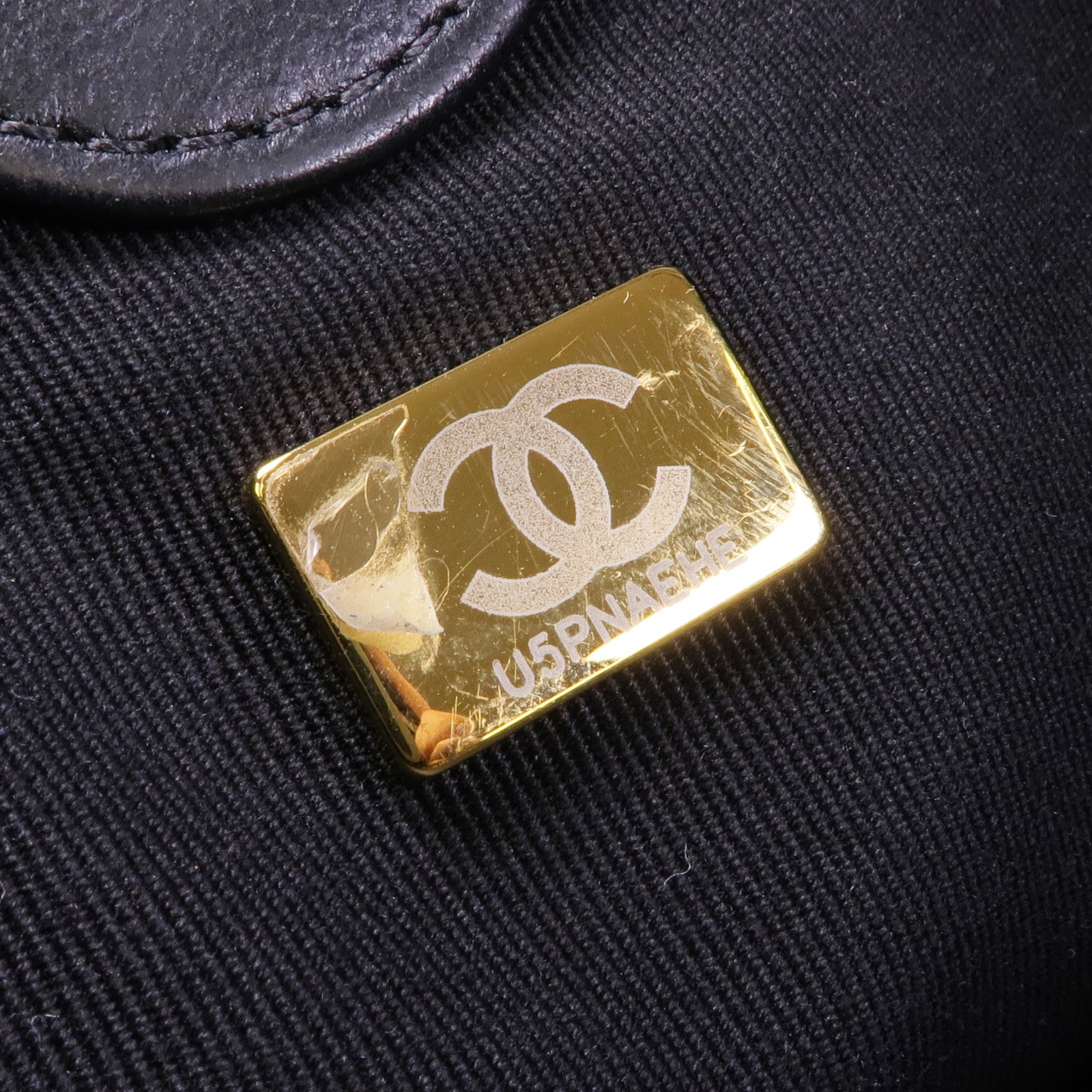 CHANEL 牛皮皮革Hobo Bag金扣鏈帶肩背袋
