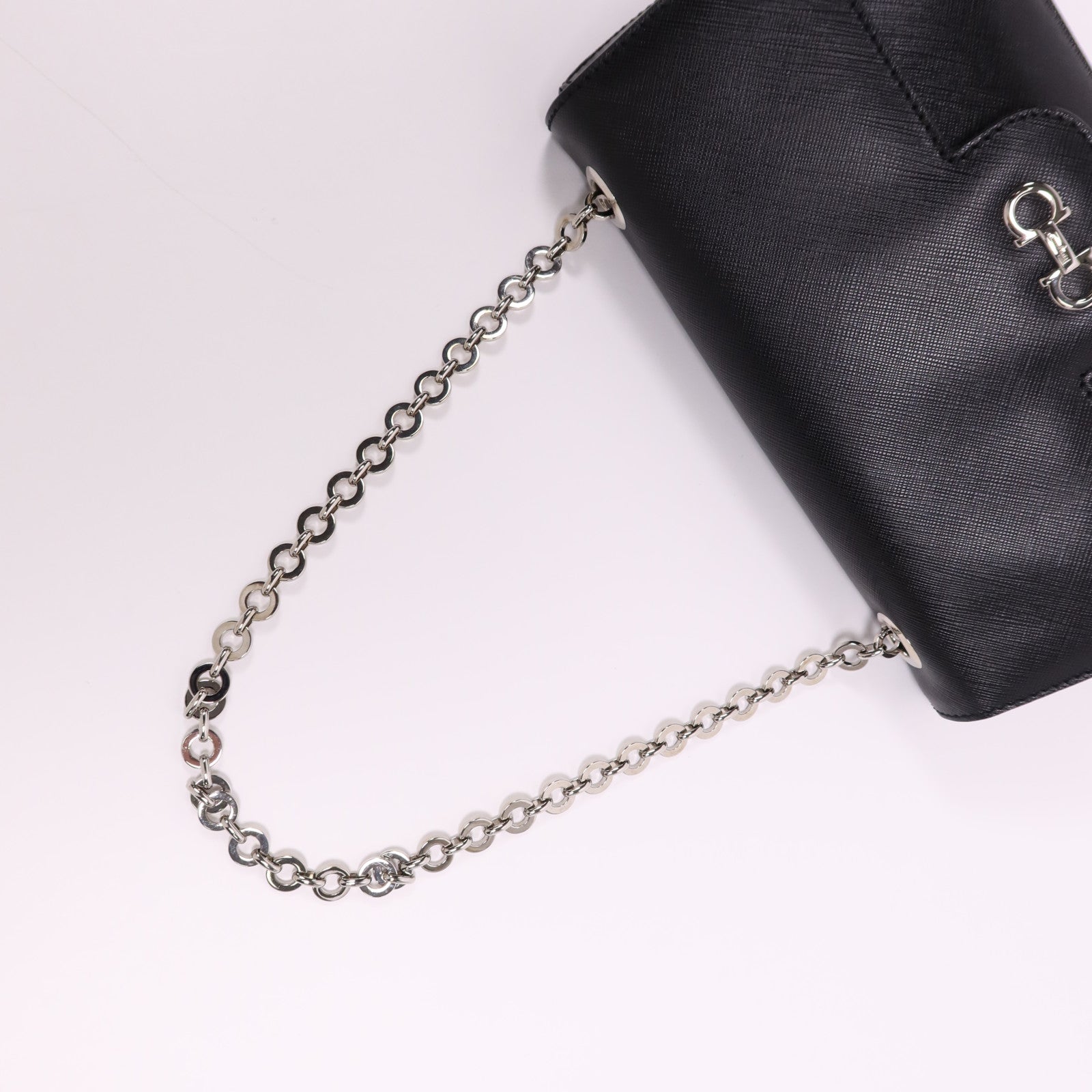 Salvatore Ferragamo 牛皮皮革Chain Shoulder Bag銀扣鏈帶肩背袋