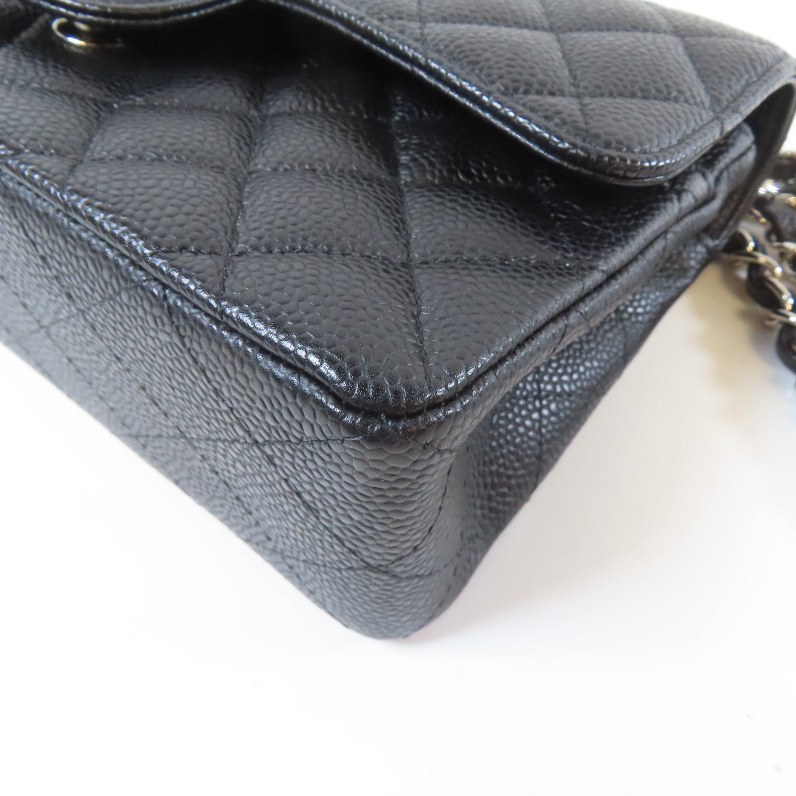 CHANEL 菱格Caviar皮革Classic 23cm銀扣鏈帶肩背袋黑色