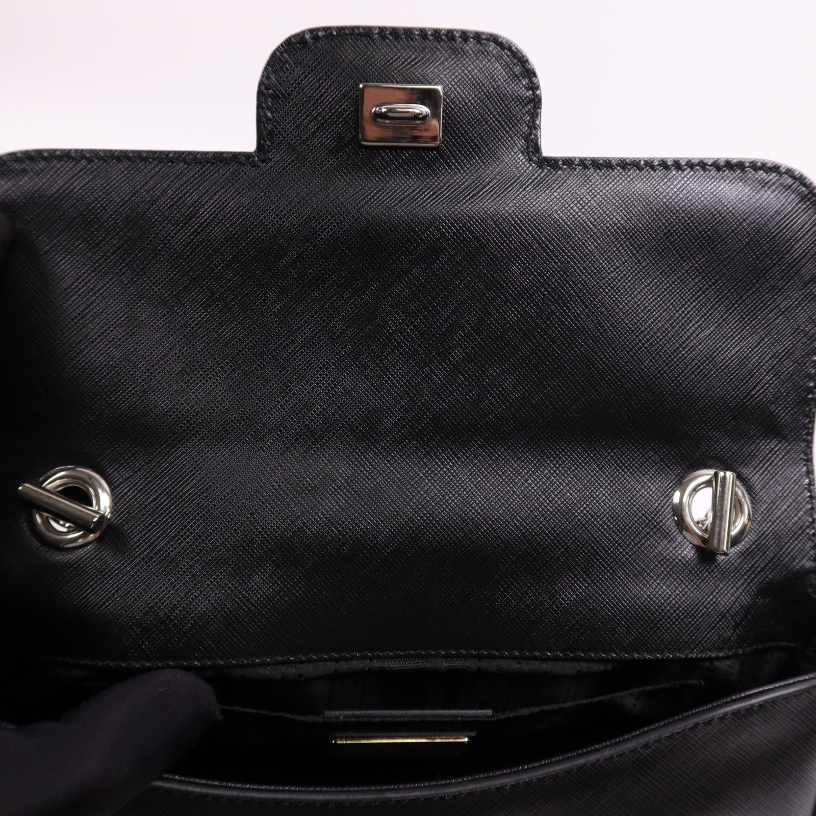 Salvatore Ferragamo 牛皮皮革Chain Shoulder Bag銀扣鏈帶肩背袋