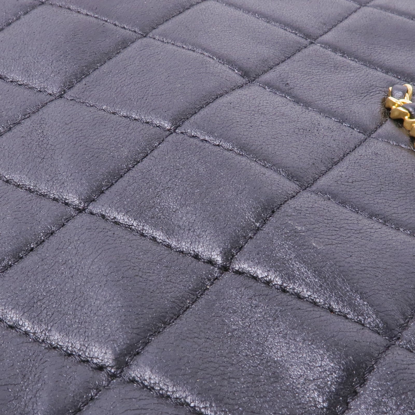 CHANEL 牛皮皮革Hobo Bag金扣鏈帶肩背袋