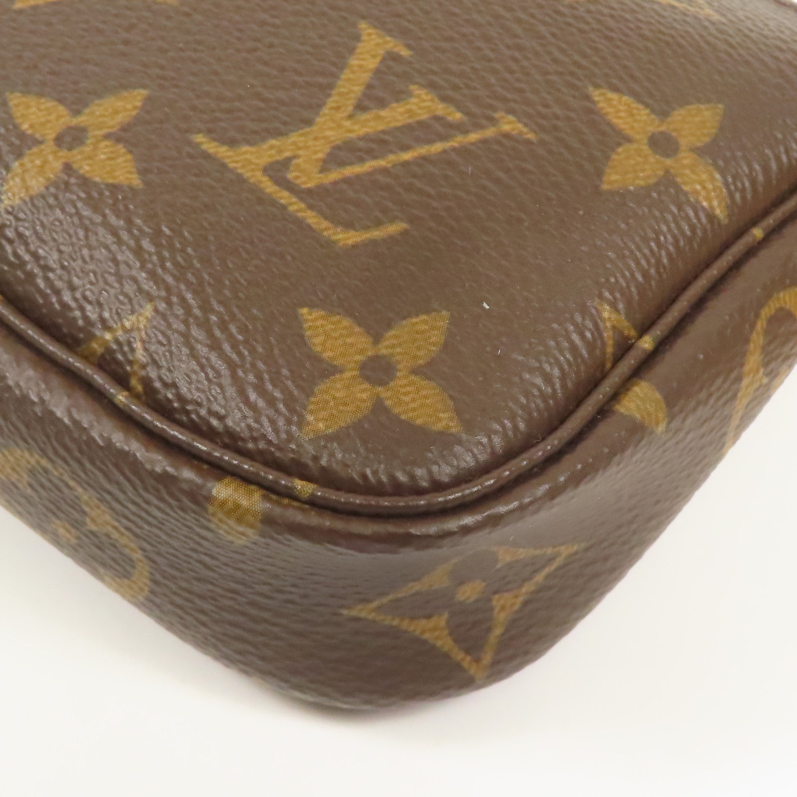LOUIS VUITTON Monogram Mini Pochette Accessoires金扣手挽袋