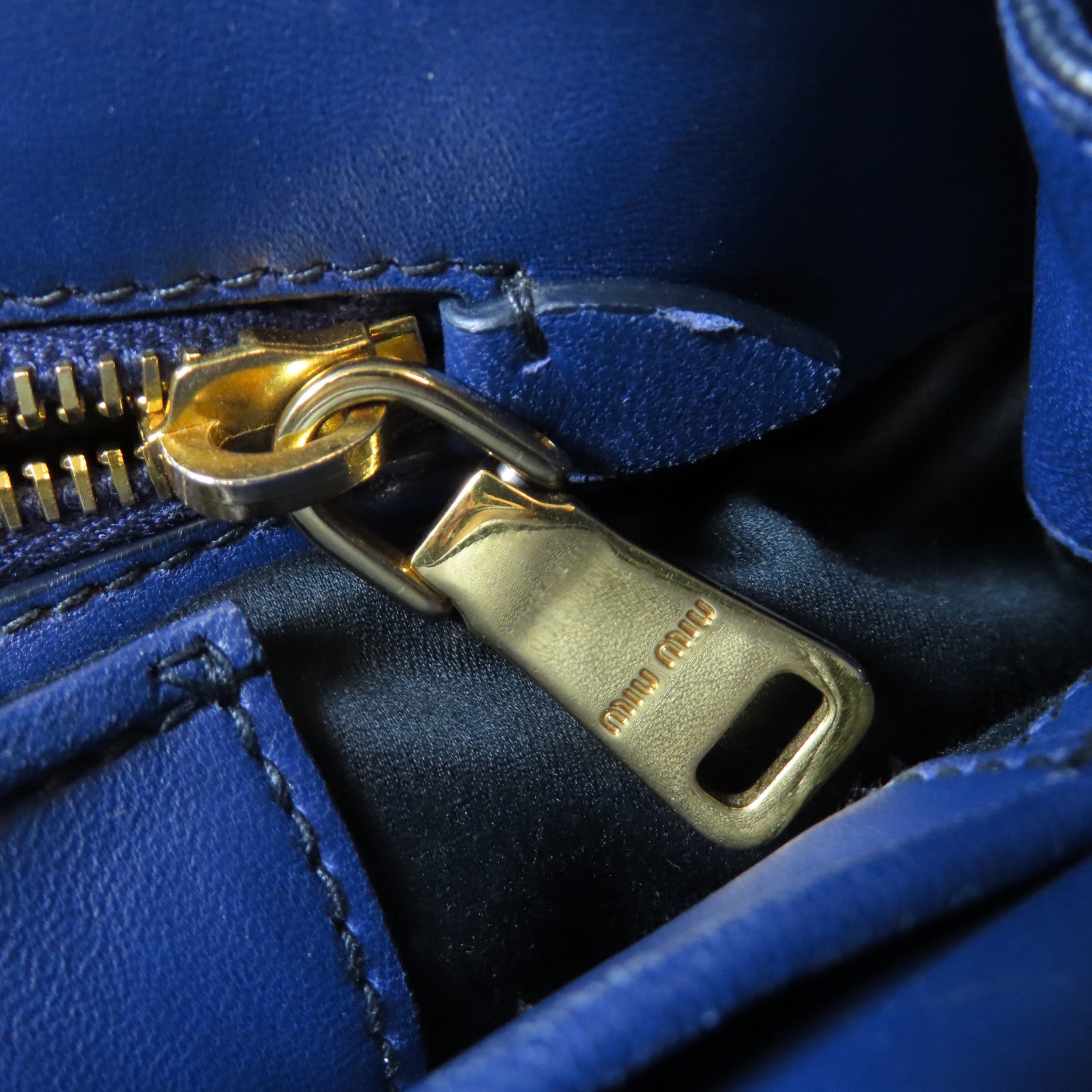 Miu Miu 牛皮皮革Handbag金扣手挽袋藍色