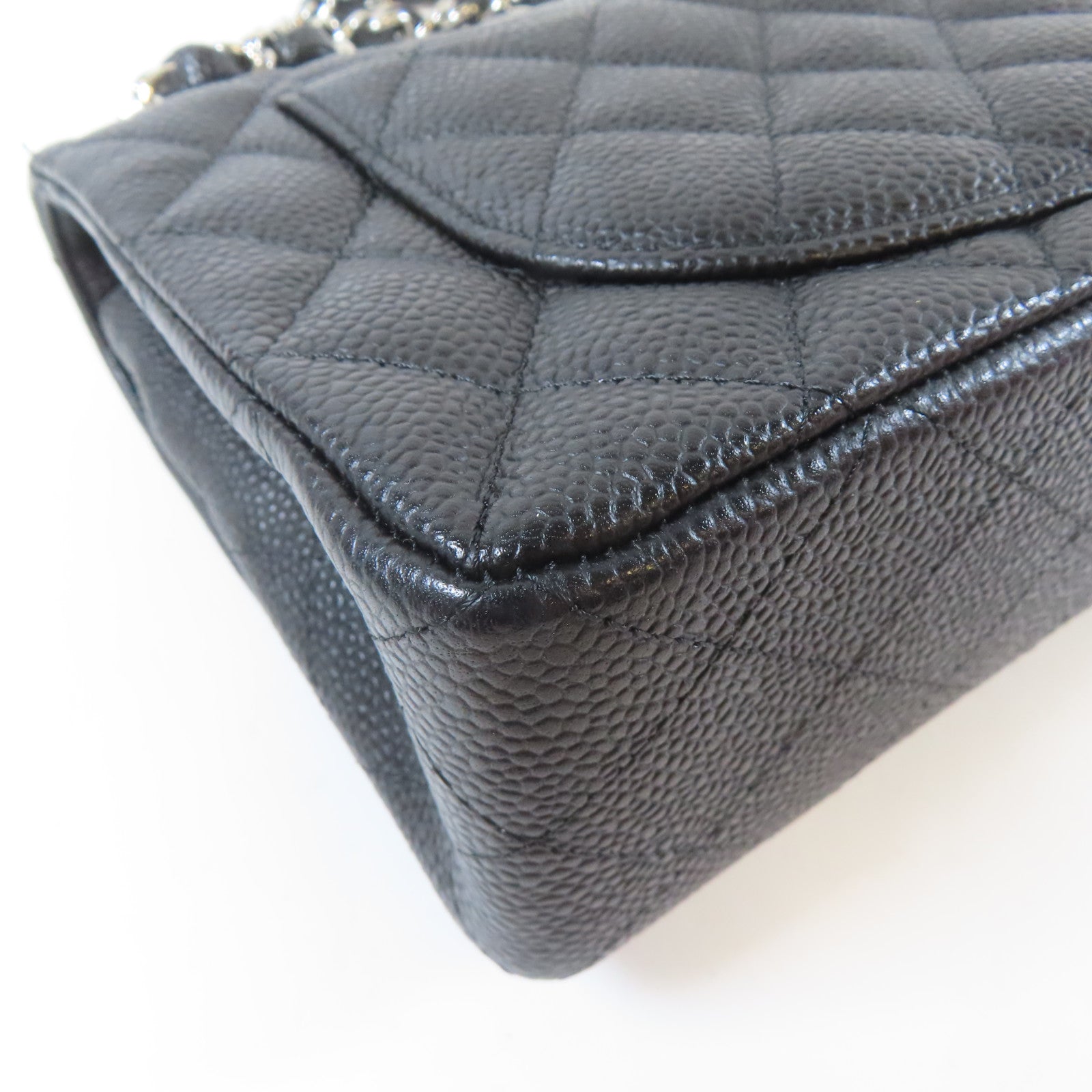 CHANEL 菱格Caviar皮革Classic 23cm銀扣鏈帶肩背袋黑色