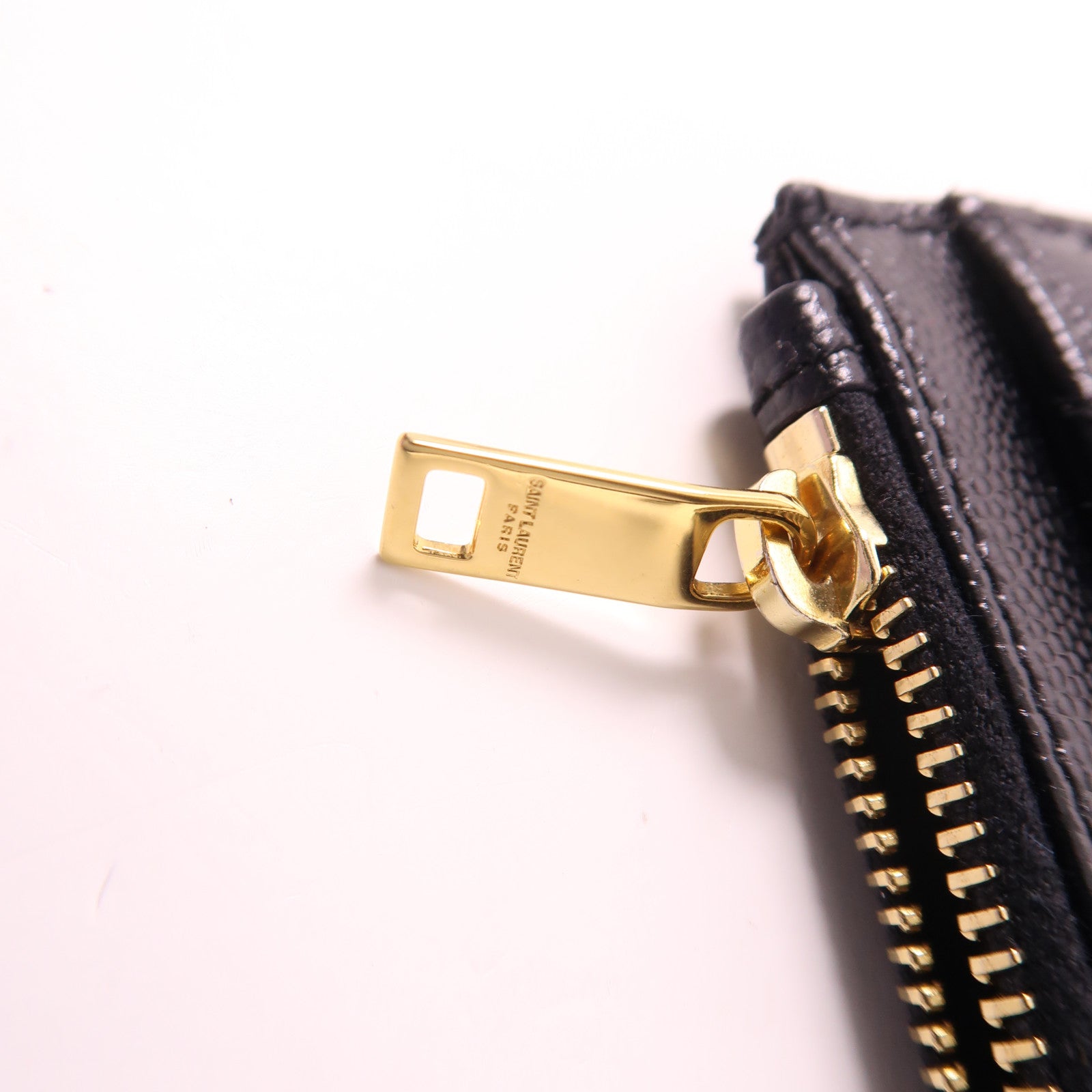 SAINT LAURENT 牛皮皮革Pouch金扣小袋